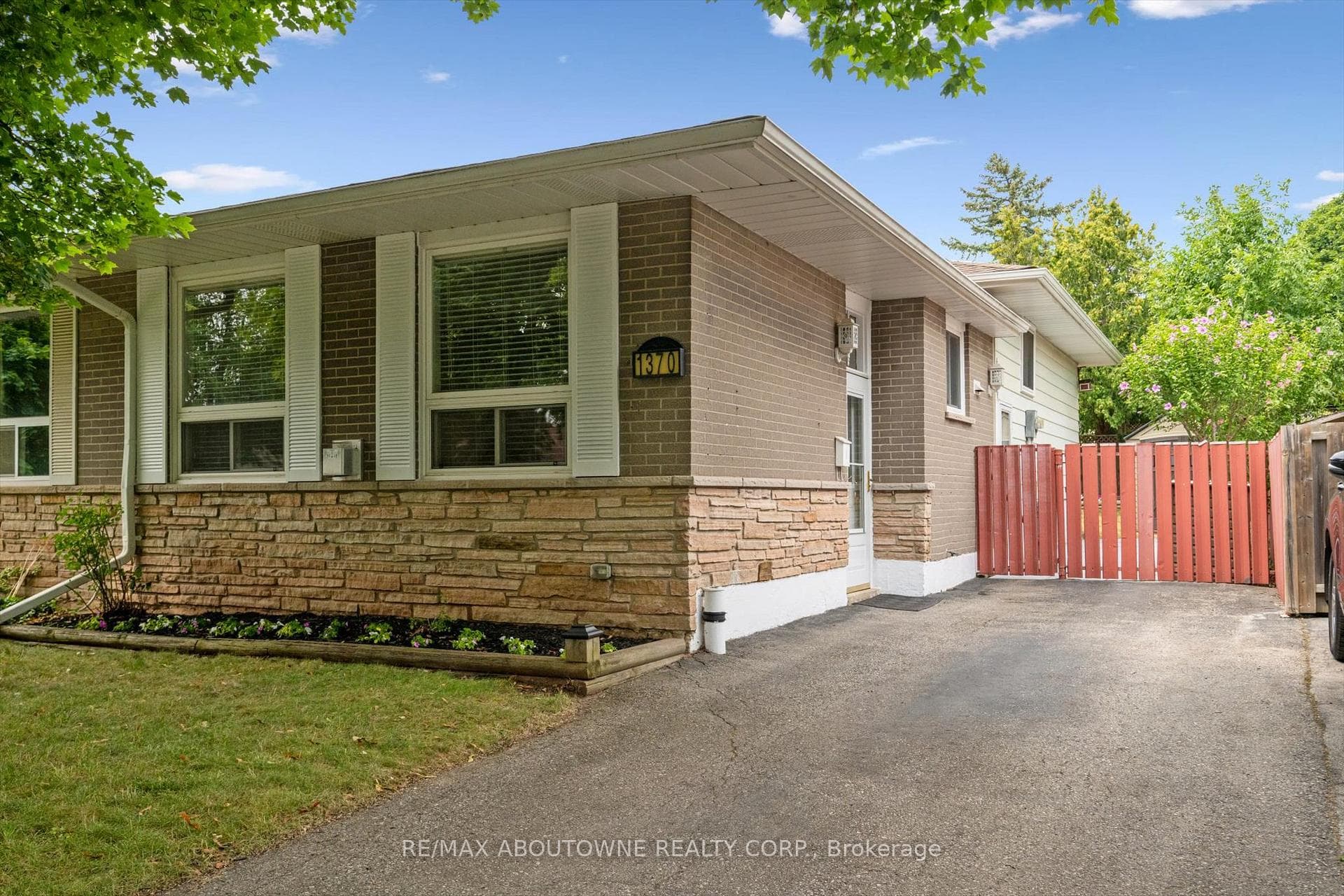 1370 Roylen Road - home for sale in Oakville, Ontario