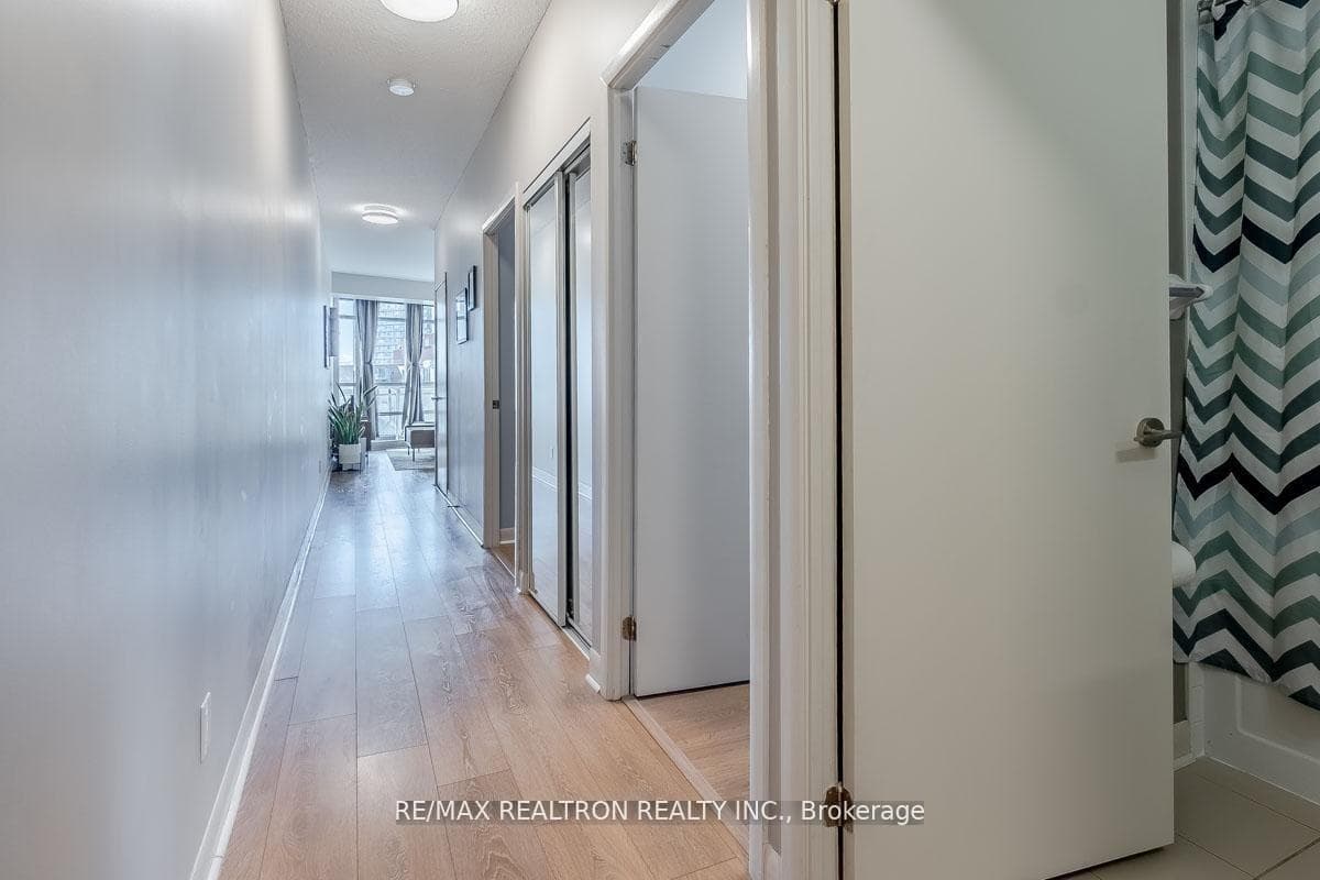 15 Bruyeres Mews Unit 1008 - Condo photo 21 of 33 in Downtown Toronto / Waterfront, Ontario