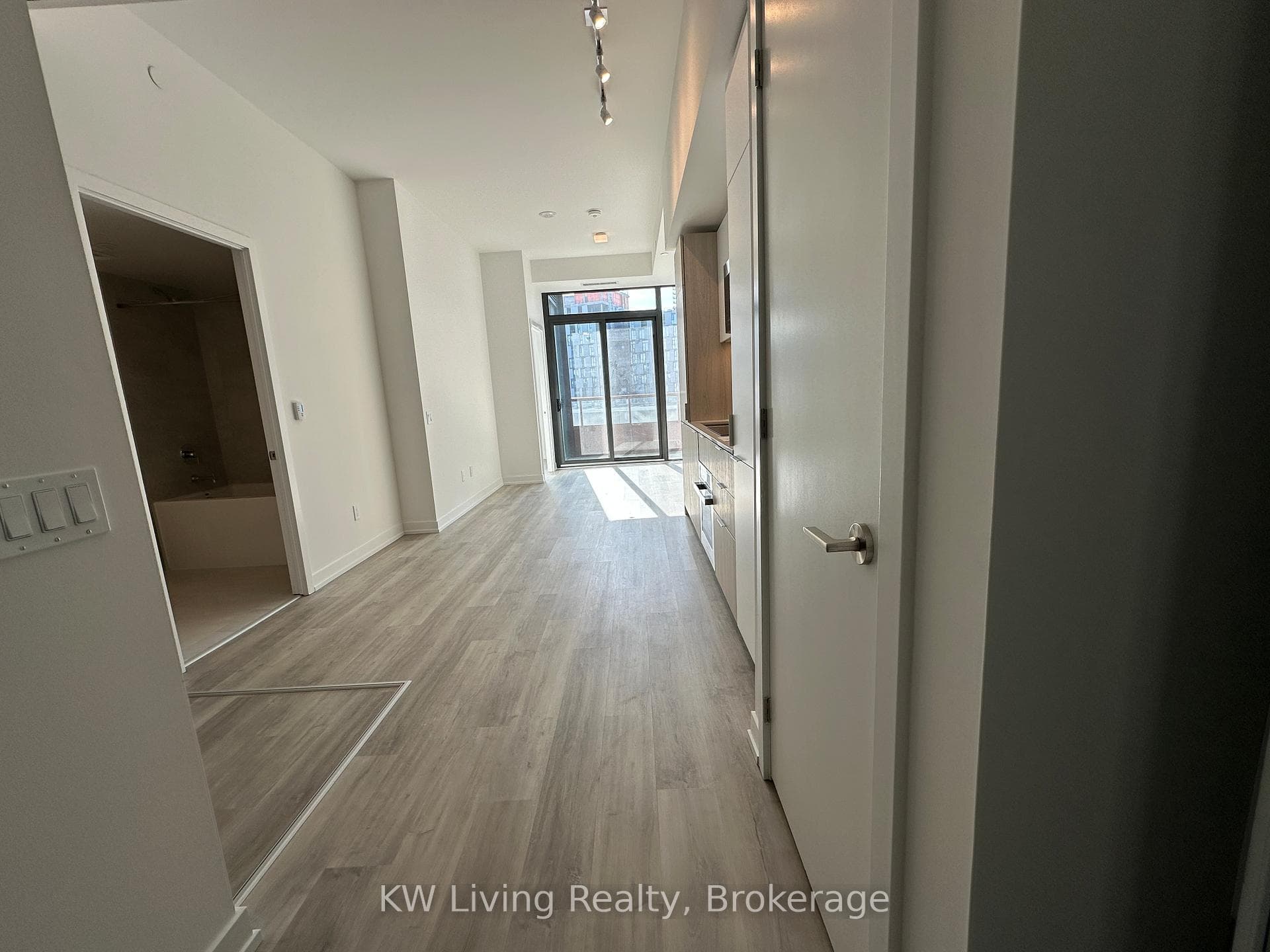 28 Eastern Avenue Unit 616 - Condo photo 2 of 19 in Regent Park / Cabbagetown / St. James Town, Ontario