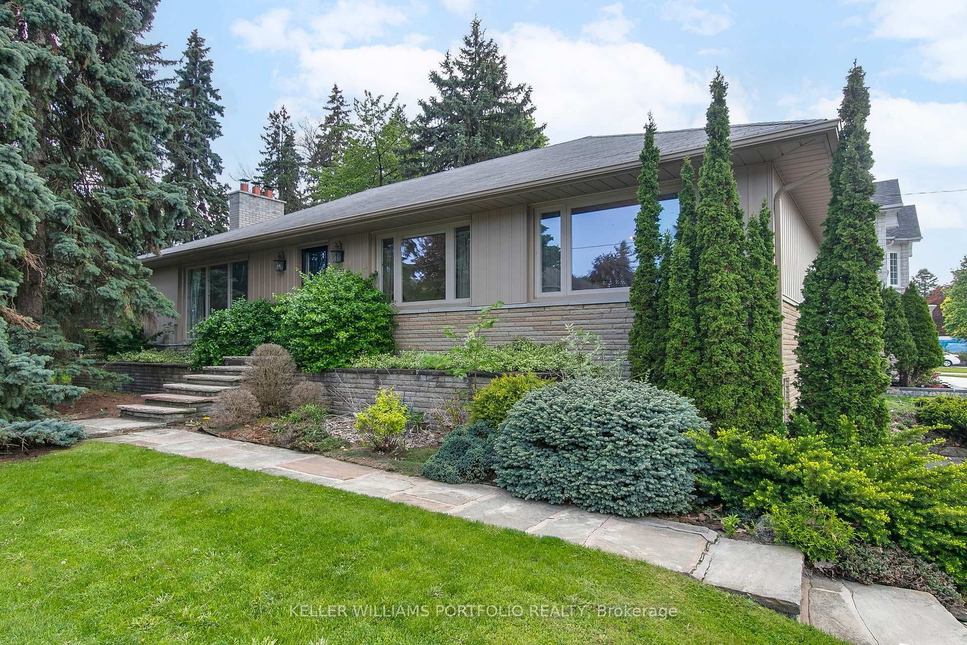 29 Winlock Park - Detached photo 1 of 30 in Willowdale / Newtonbrook, Ontario