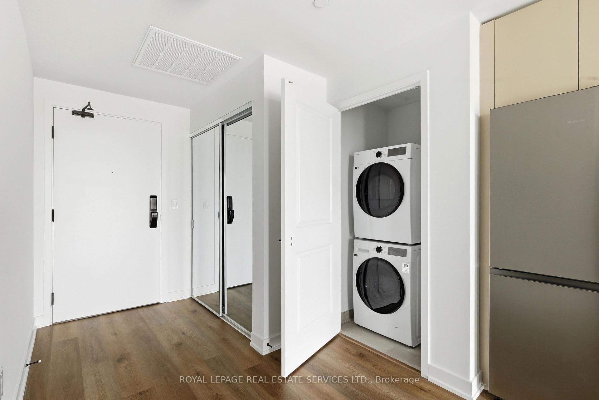 2075 Lakeshore Road Unit 711 - Condo photo 17 of 36 in Burlington, Ontario