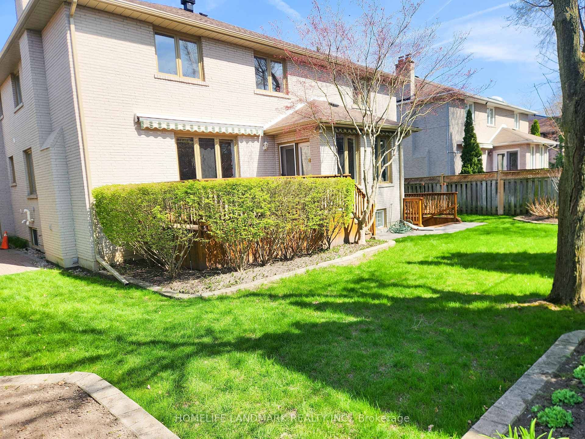 16 Lawnview Drive - Detached photo 3 of 50 in Willowdale / Newtonbrook, Ontario