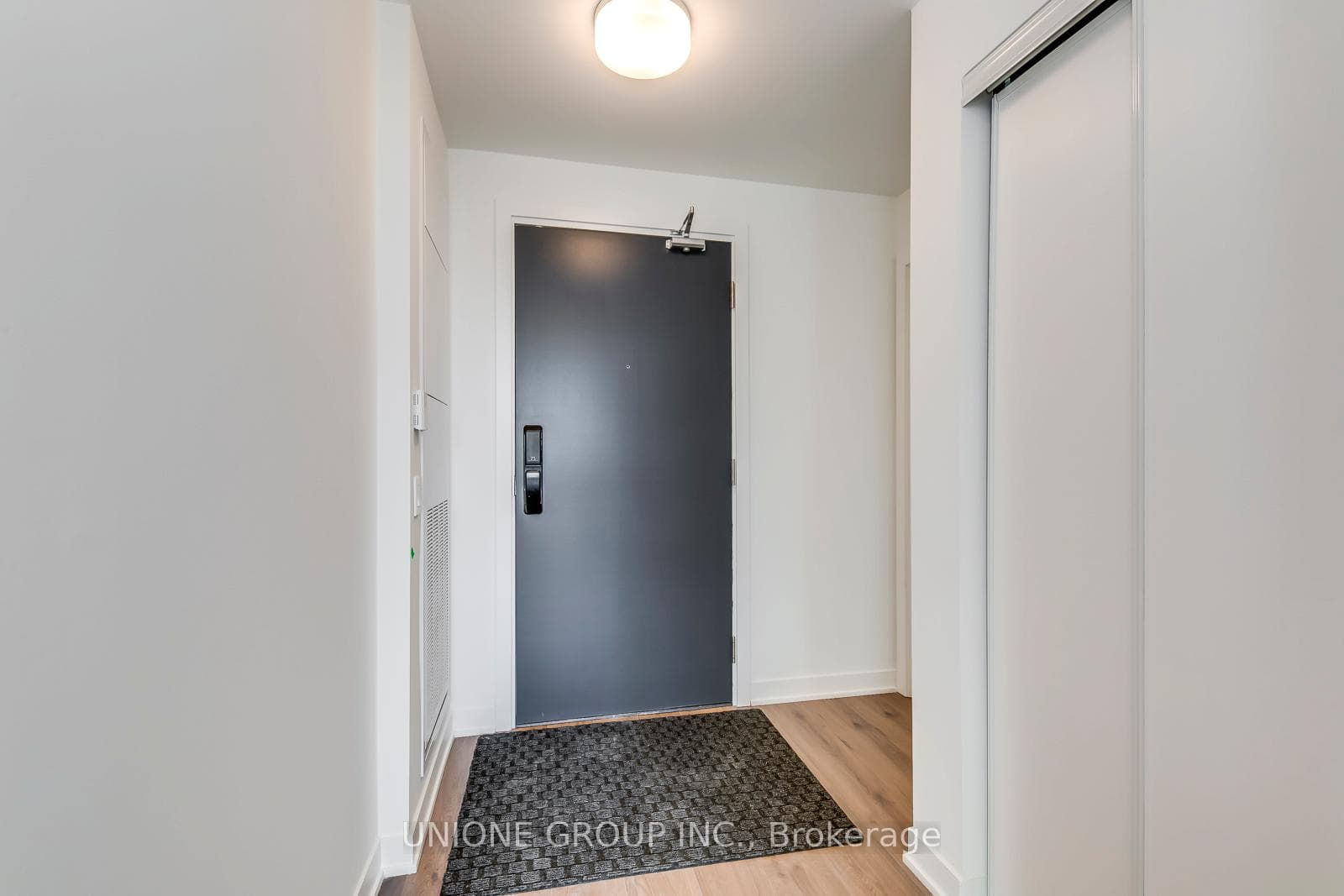405 Dundas Street Unit 407 - Condo photo 3 of 26 in Oakville, Ontario
