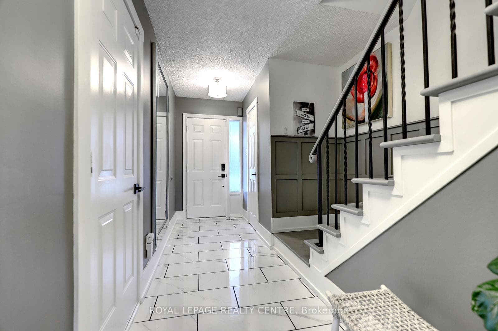3025 Cedarglen Gate Unit 60 - Condo photo 6 of 38 in Mississauga, Ontario