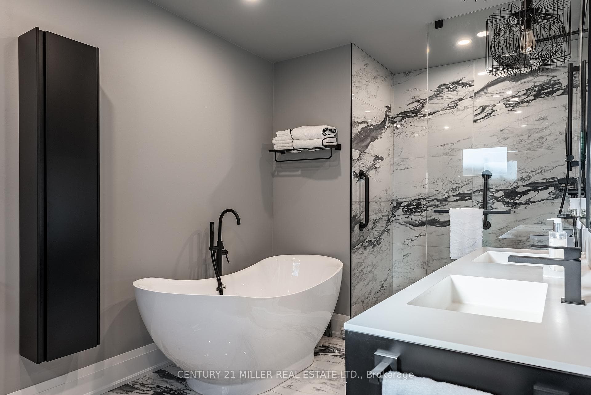 121 Edgecliffe Place - Detached photo 38 of 46 in Burlington, Ontario