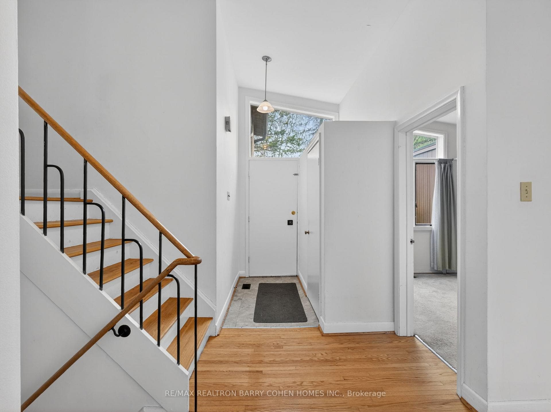 4 Malabar Place - Detached photo 3 of 19 in Don Mills / Parkwoods / Victoria Village, Ontario