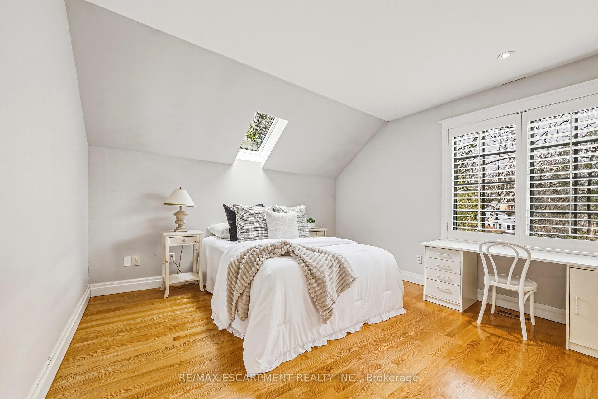 7 Colonial Crescent - Detached photo 32 of 49 in Oakville, Ontario