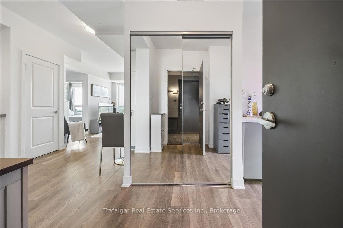 297 Oak Walk Drive Unit 1807 - Condo photo 4 of 35 in Oakville, Ontario