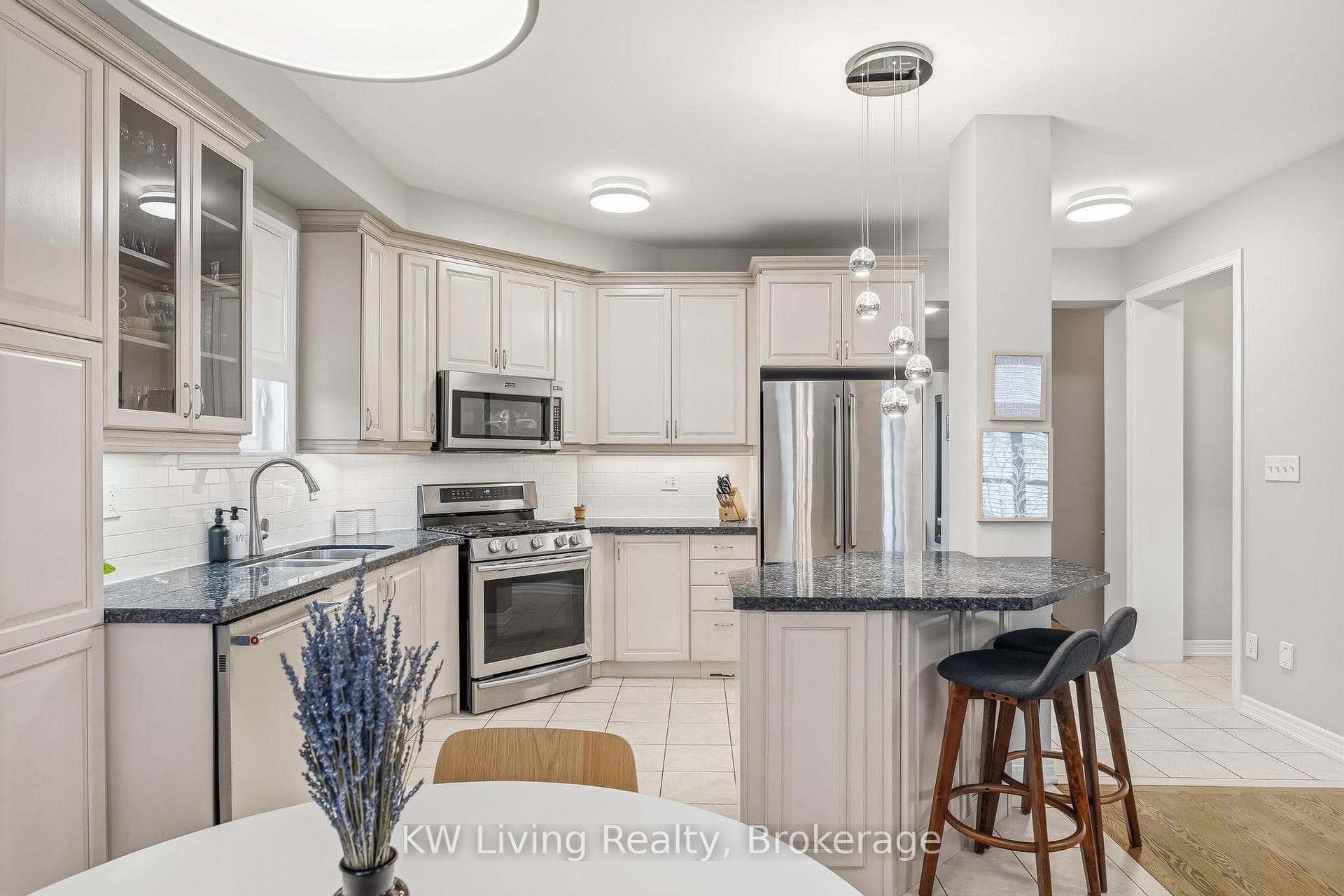 2327 Gladacres Lane - Detached photo 11 of 42 in Oakville, Ontario