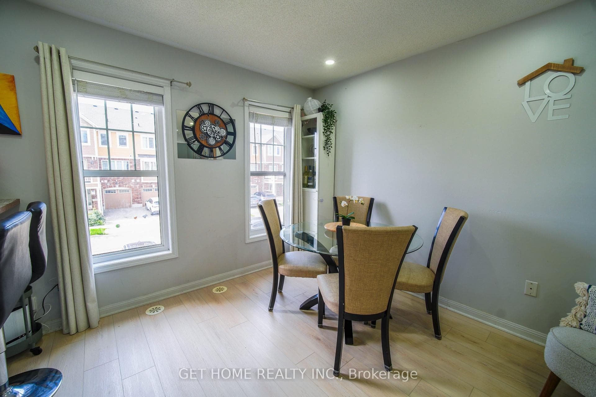 38 Suitor Court - Townhouse photo 4 of 20 in Milton, Ontario
