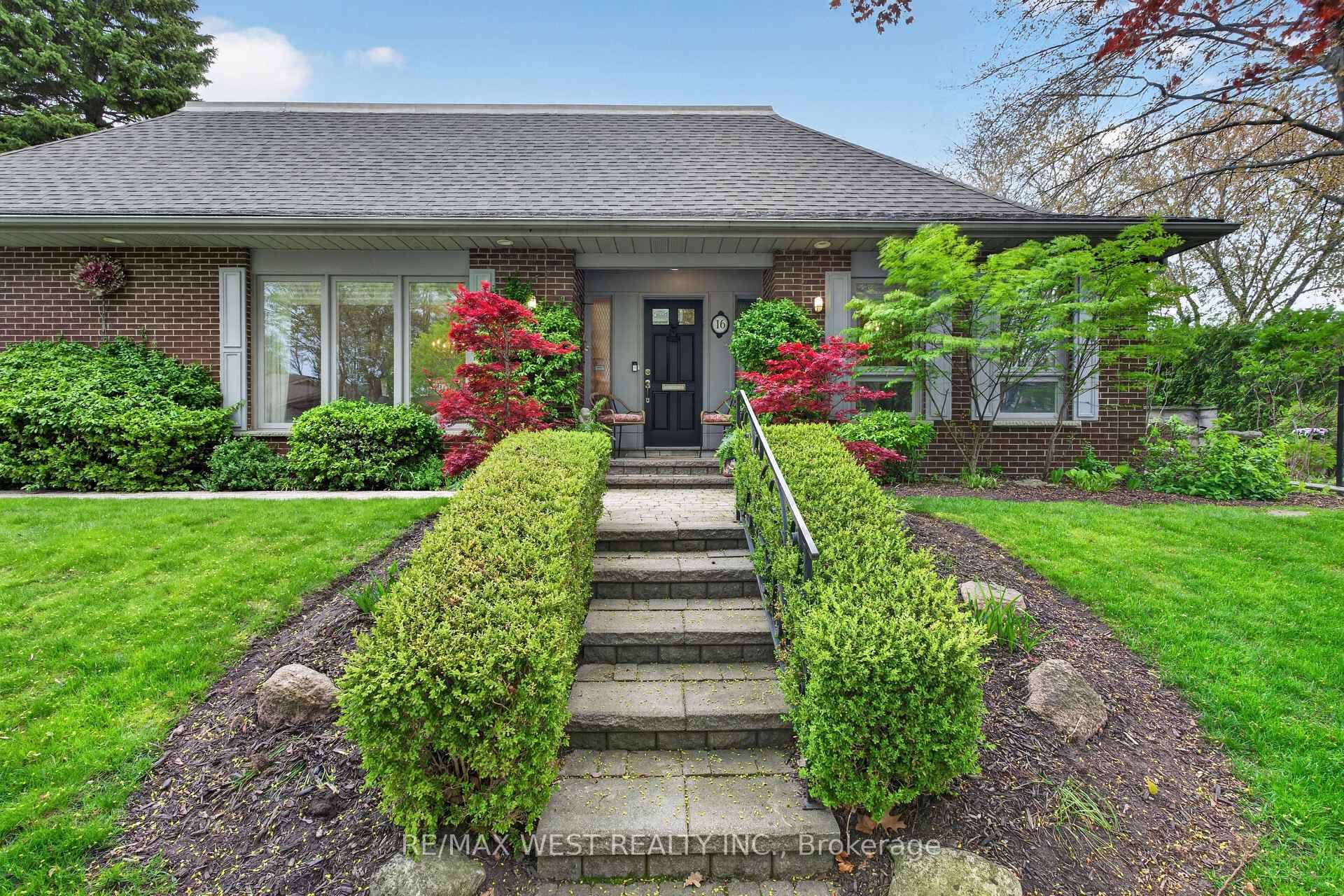 16 Caravan Drive - Detached photo 2 of 49 in Don Mills / Parkwoods / Victoria Village, Ontario
