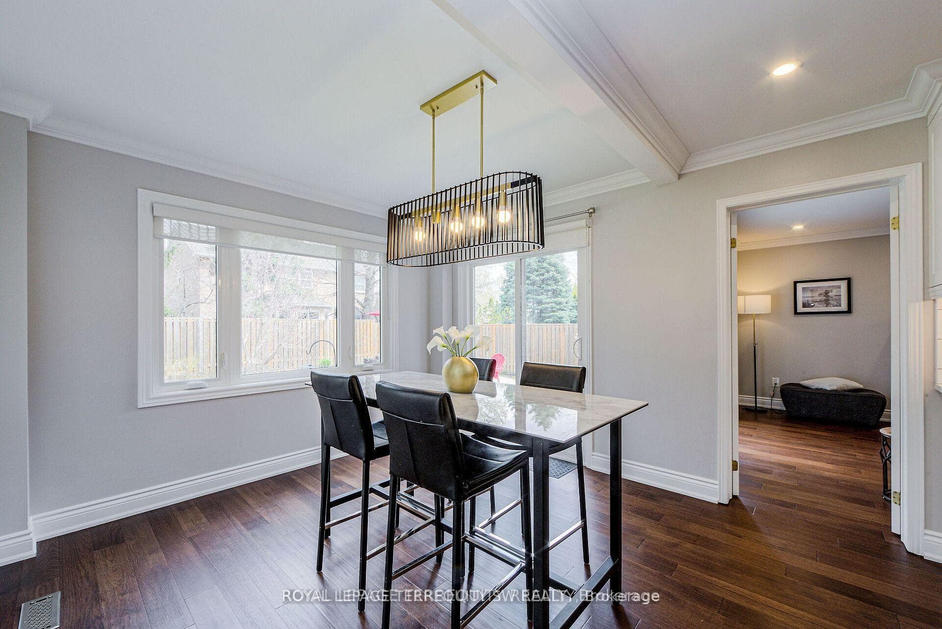 2025 Parklane Crescent - Detached photo 8 of 50 in Burlington, Ontario