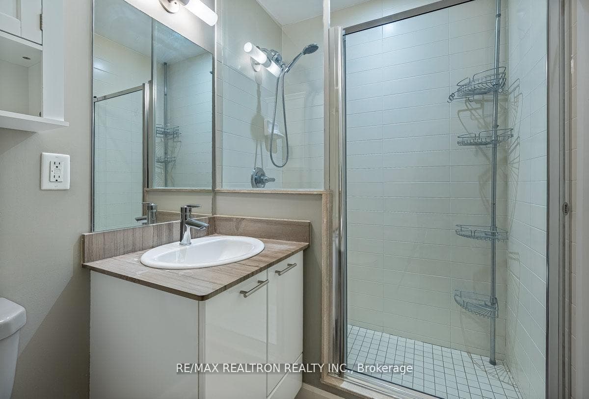 15 Bruyeres Mews Unit 1008 - Condo photo 17 of 33 in Downtown Toronto / Waterfront, Ontario