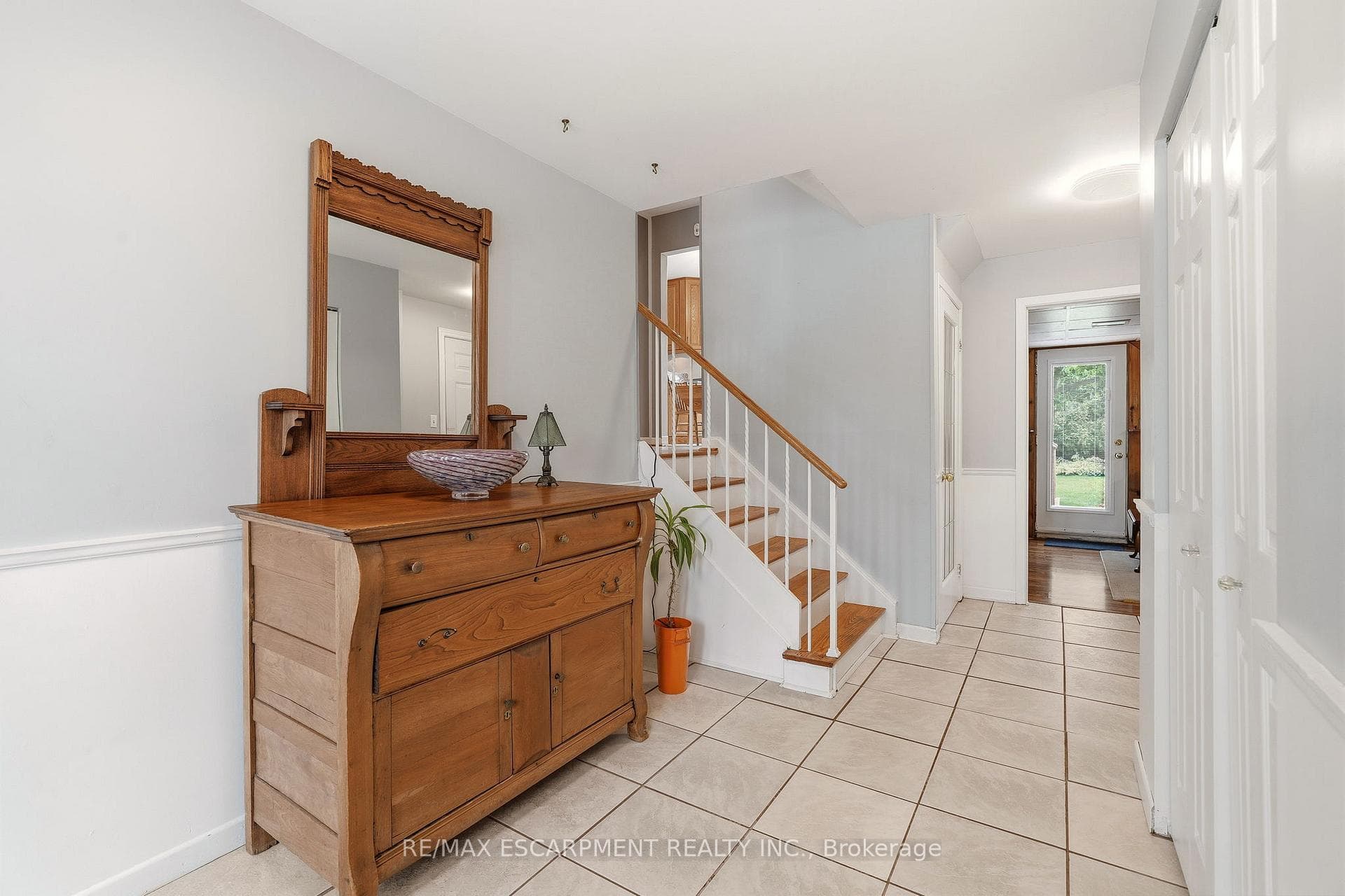 731 Mullin Way - Detached photo 7 of 50 in Burlington, Ontario