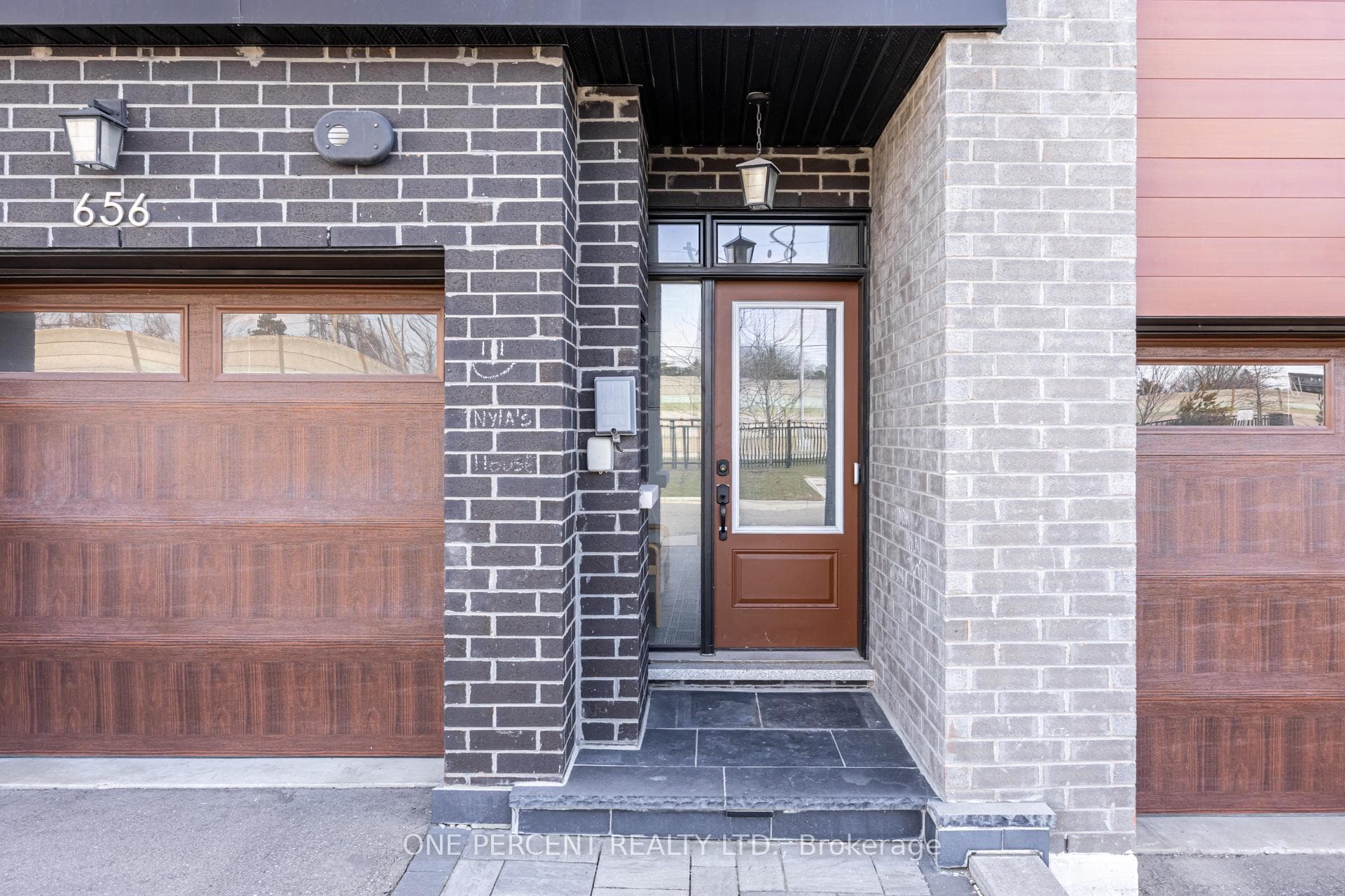 656 Tupelo Court - Townhouse photo 3 of 45 in Mississauga, Ontario