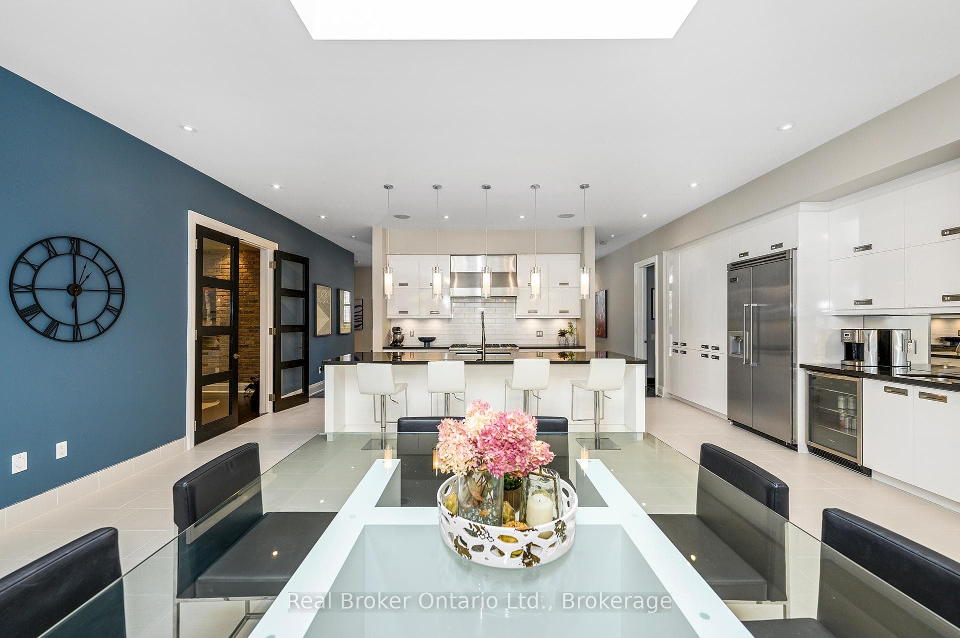 4507 Lakeshore Road - Detached photo 12 of 50 in Burlington, Ontario