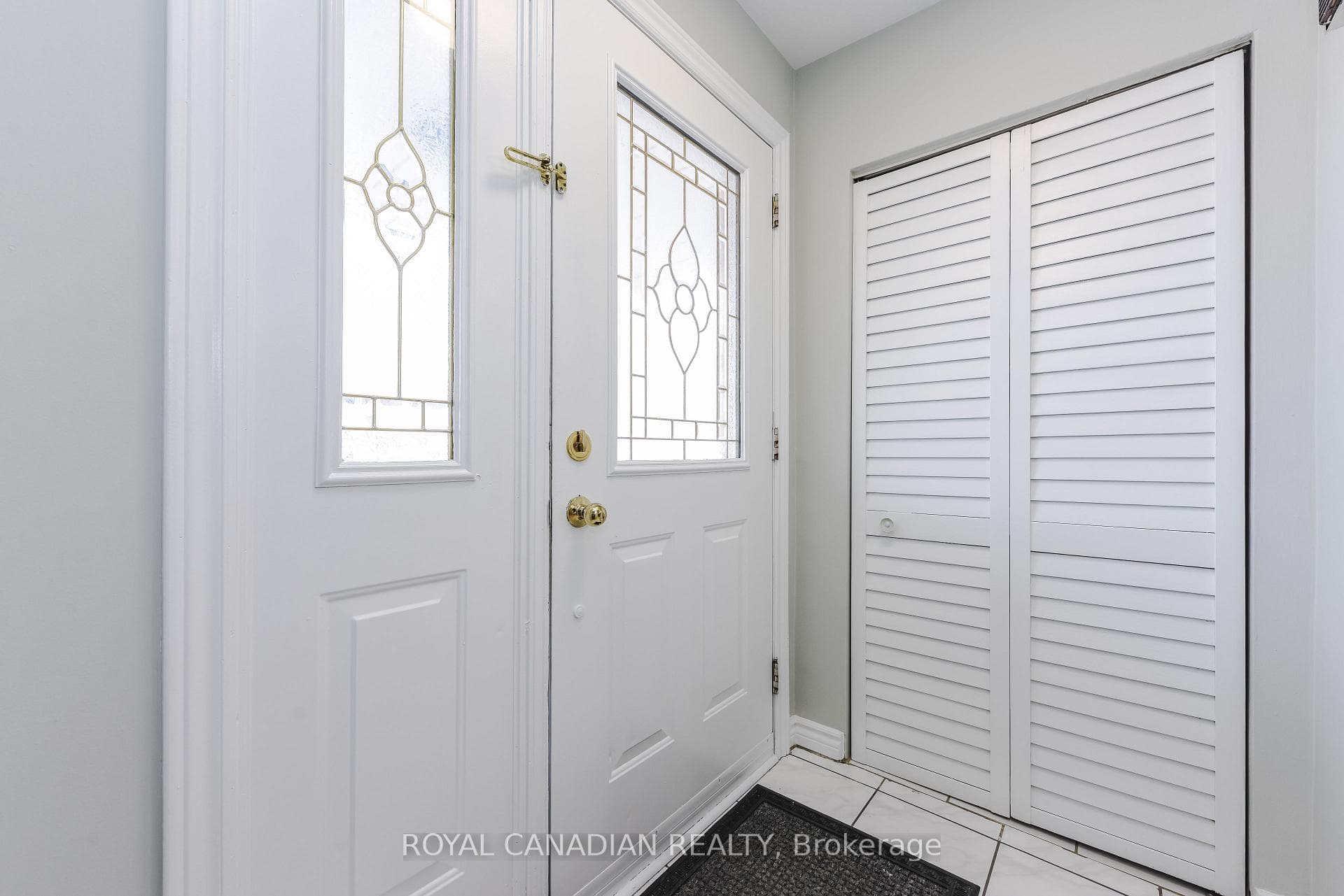 7566 Lockington Crescent - Detached photo 4 of 48 in Mississauga, Ontario