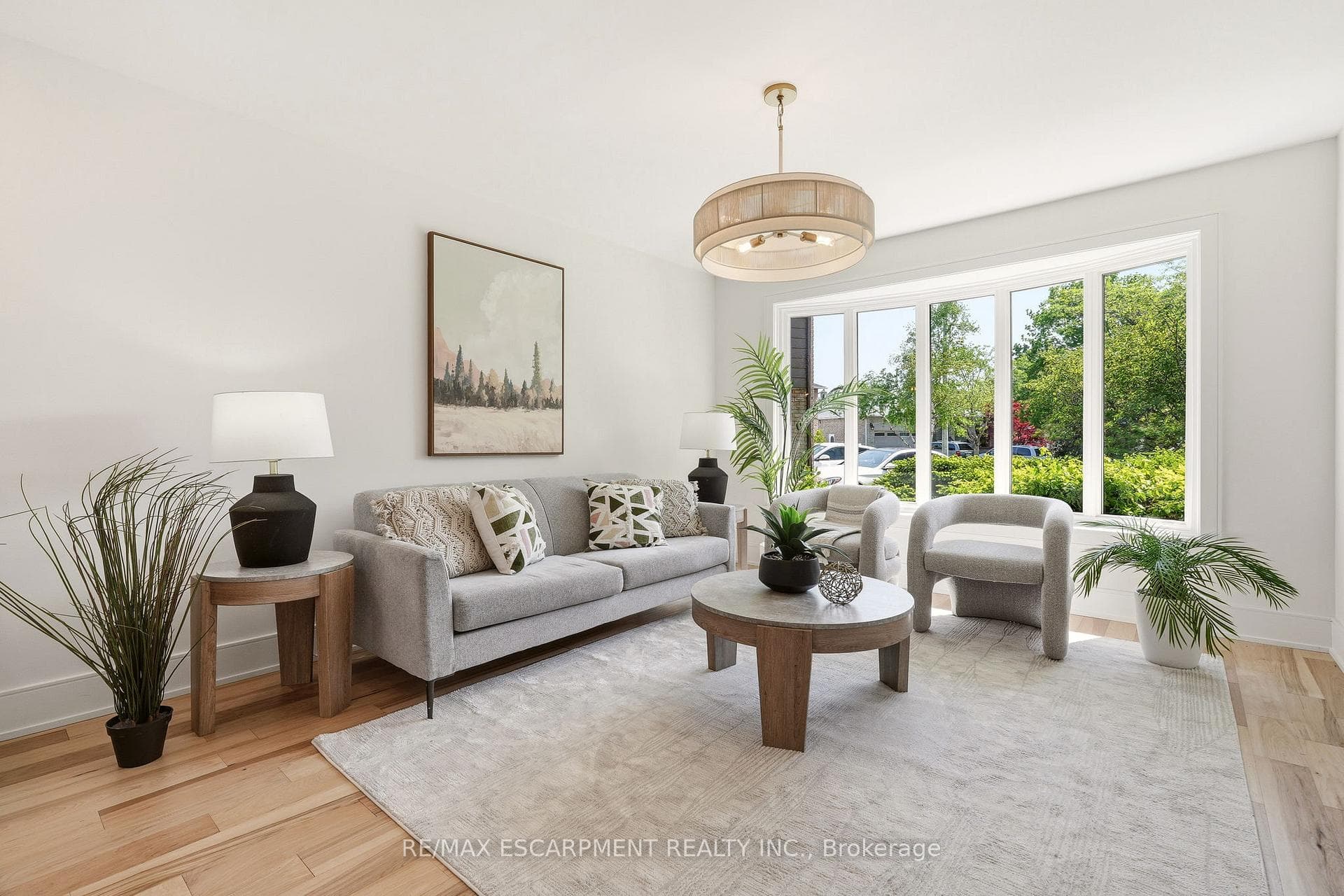 2347 Tweedsmuir Court - Detached photo 7 of 48 in Burlington, Ontario