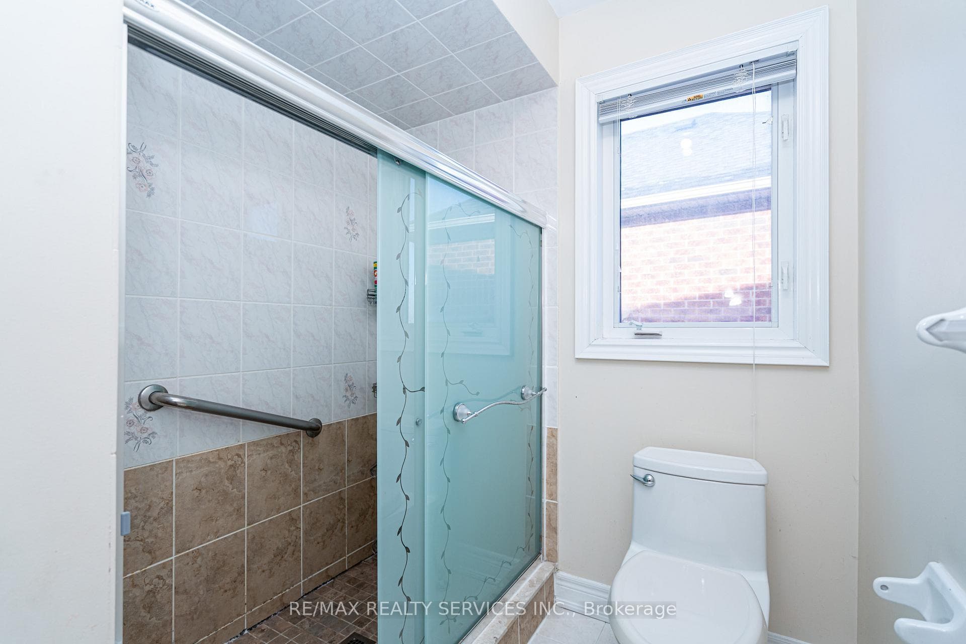 52 Mount Royal Circle - Detached photo 22 of 40 in Brampton, Ontario