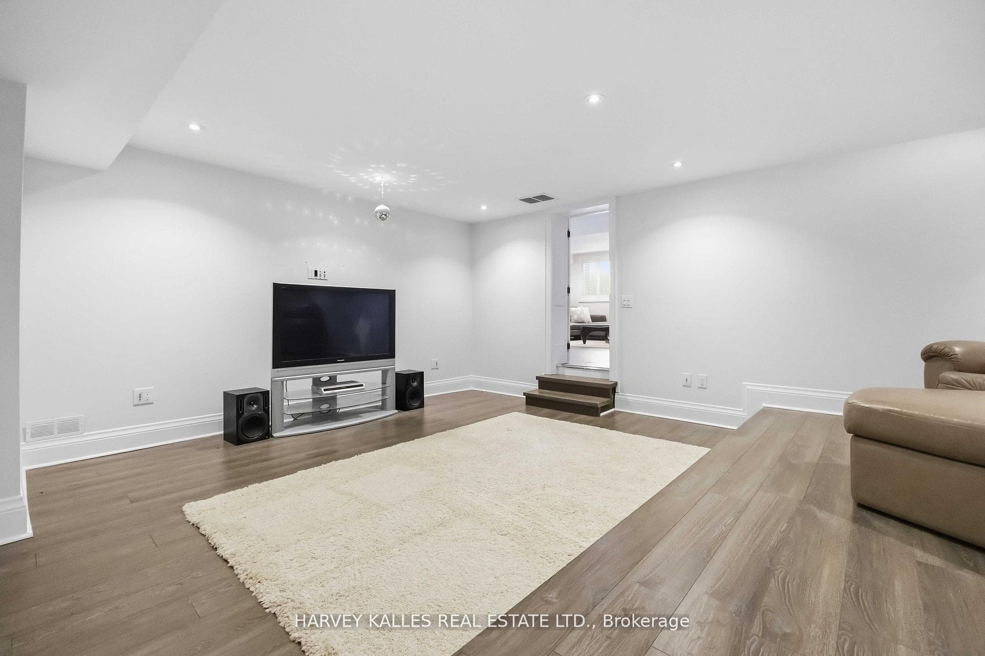 27 Ashley Park Road - Detached photo 34 of 49 in Etobicoke (Islington / Rexdale), Ontario