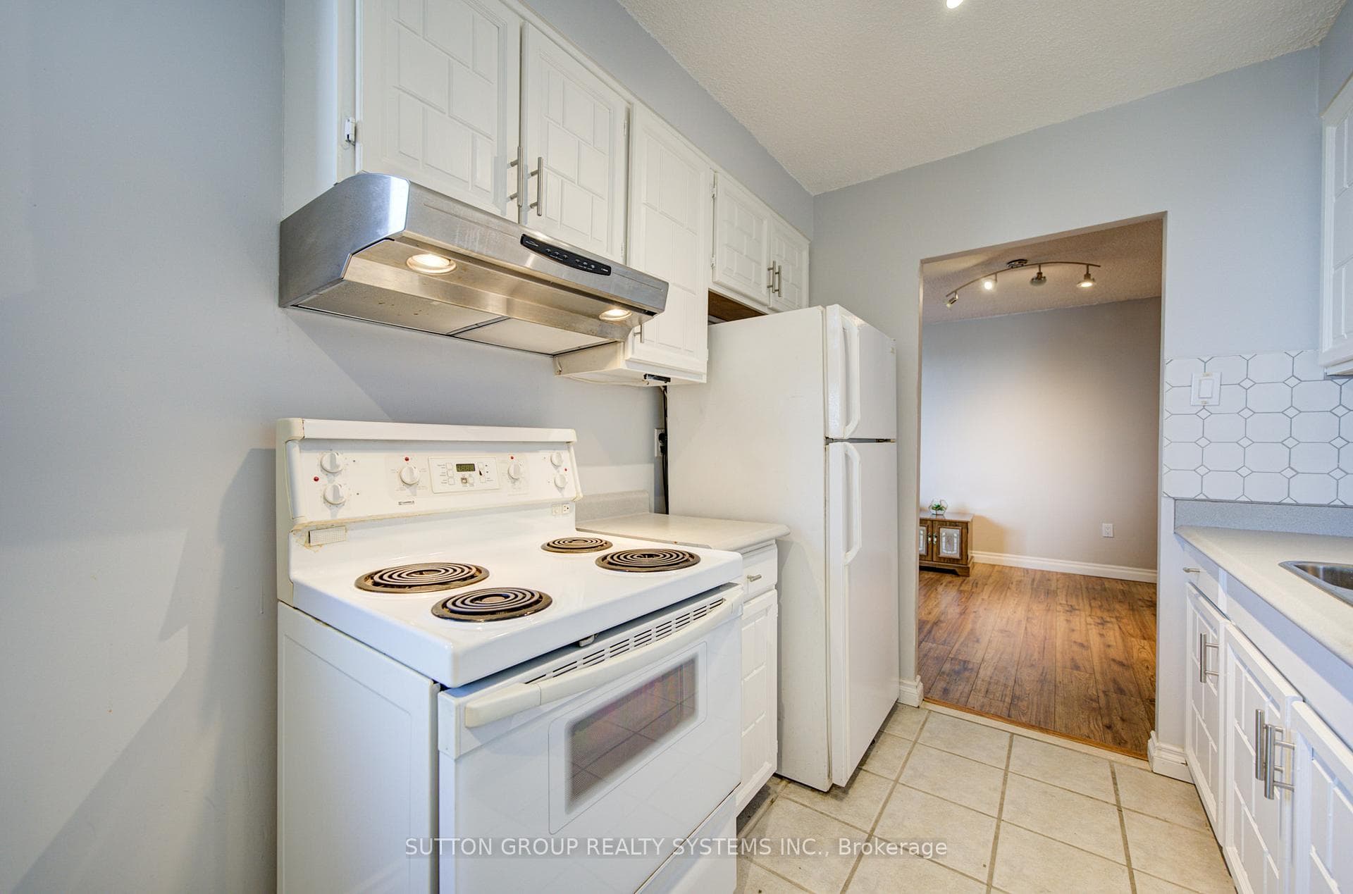 10 Muirhead Road Unit 806 - Condo photo 11 of 45 in Hillcrest Village / Bayview Village, Ontario