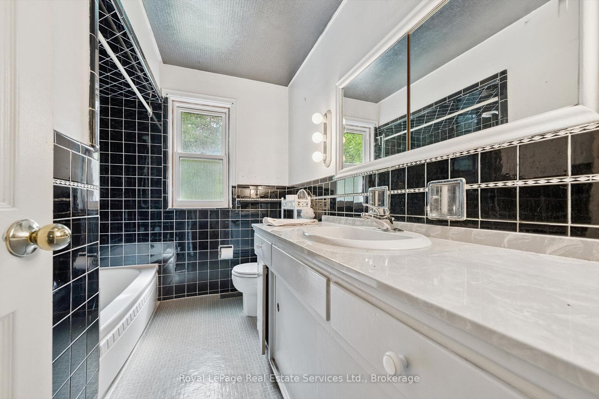 1118 Melvin Avenue - Detached photo 25 of 26 in Oakville, Ontario