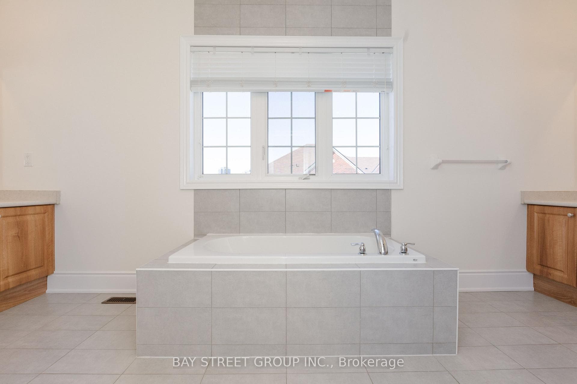 3127 Streamwood Pass - Detached photo 27 of 48 in Oakville, Ontario