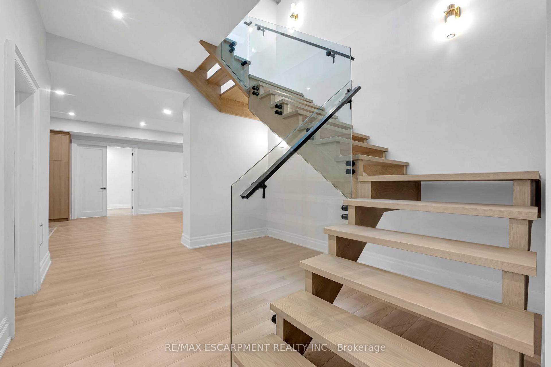 383 Wadsworth Street - Detached photo 33 of 46 in Oakville, Ontario