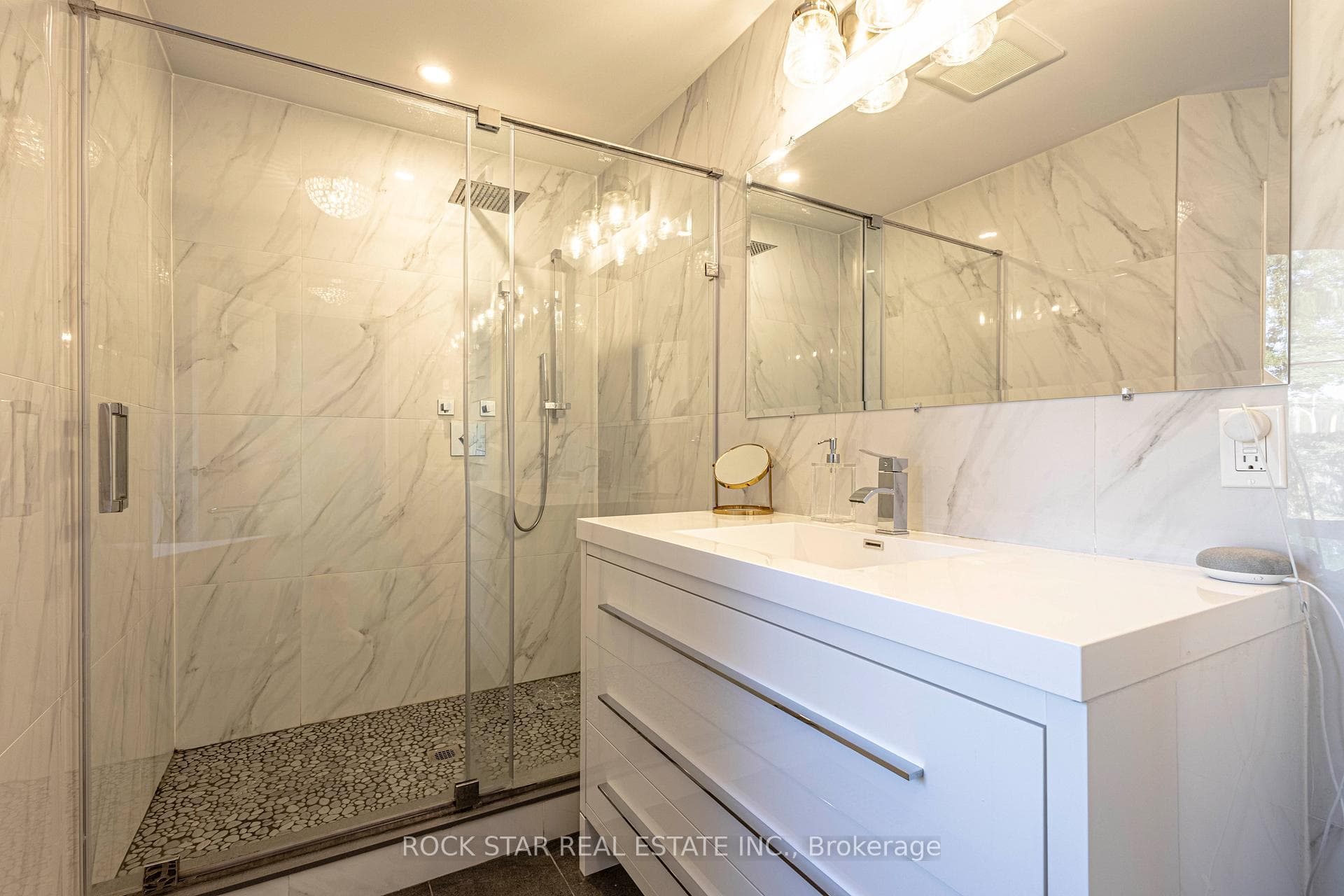 2055 Courtland Crescent - Detached photo 25 of 40 in Mississauga, Ontario