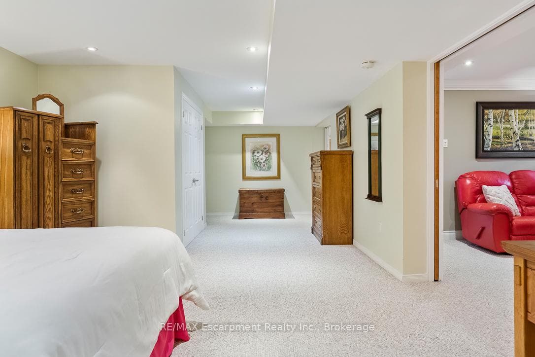 214 MAPLE GROVE Drive - Detached photo 38 of 49 in Oakville, Ontario