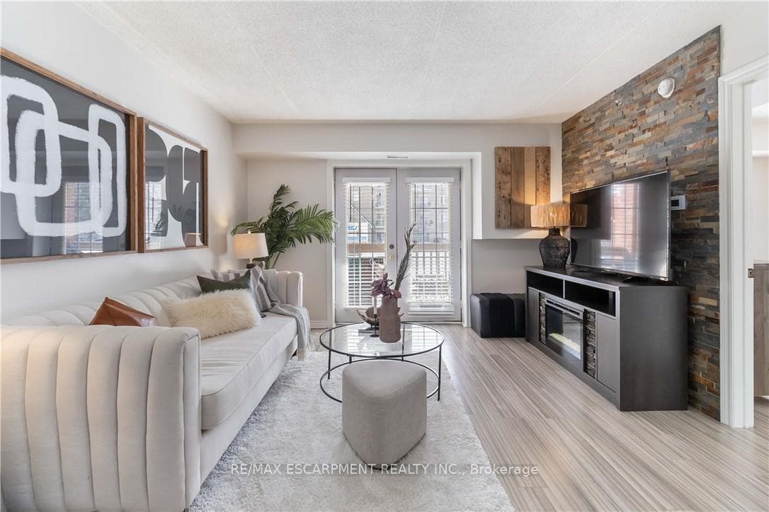 4015 Kilmer Drive Unit 110 - Condo photo 6 of 34 in Burlington, Ontario