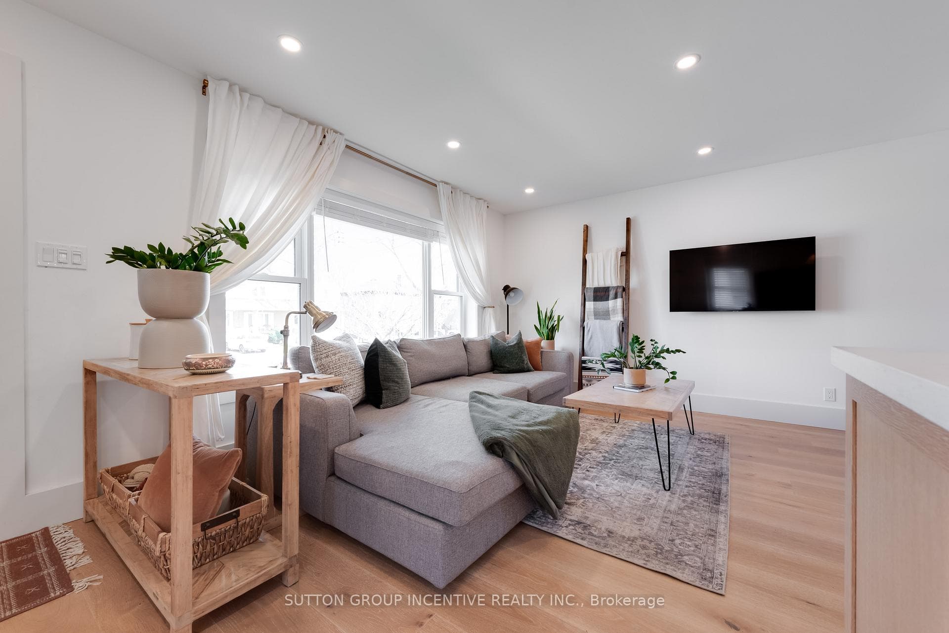 16 Robindale Avenue - Detached photo 16 of 44 in Liberty Village / Parkdale / South Parkdale, Ontario