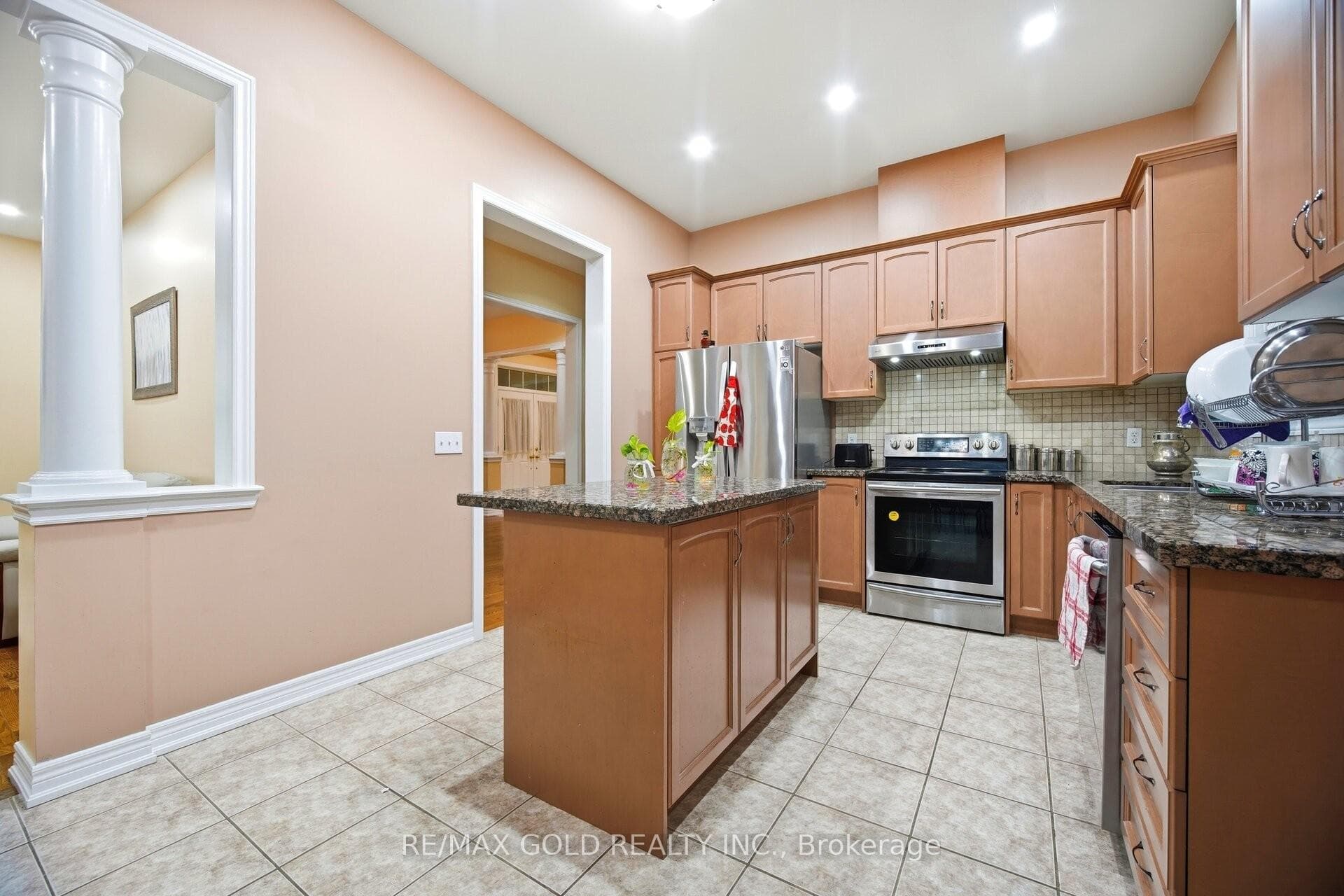 26 Drummondville Drive - Detached photo 7 of 28 in Brampton, Ontario