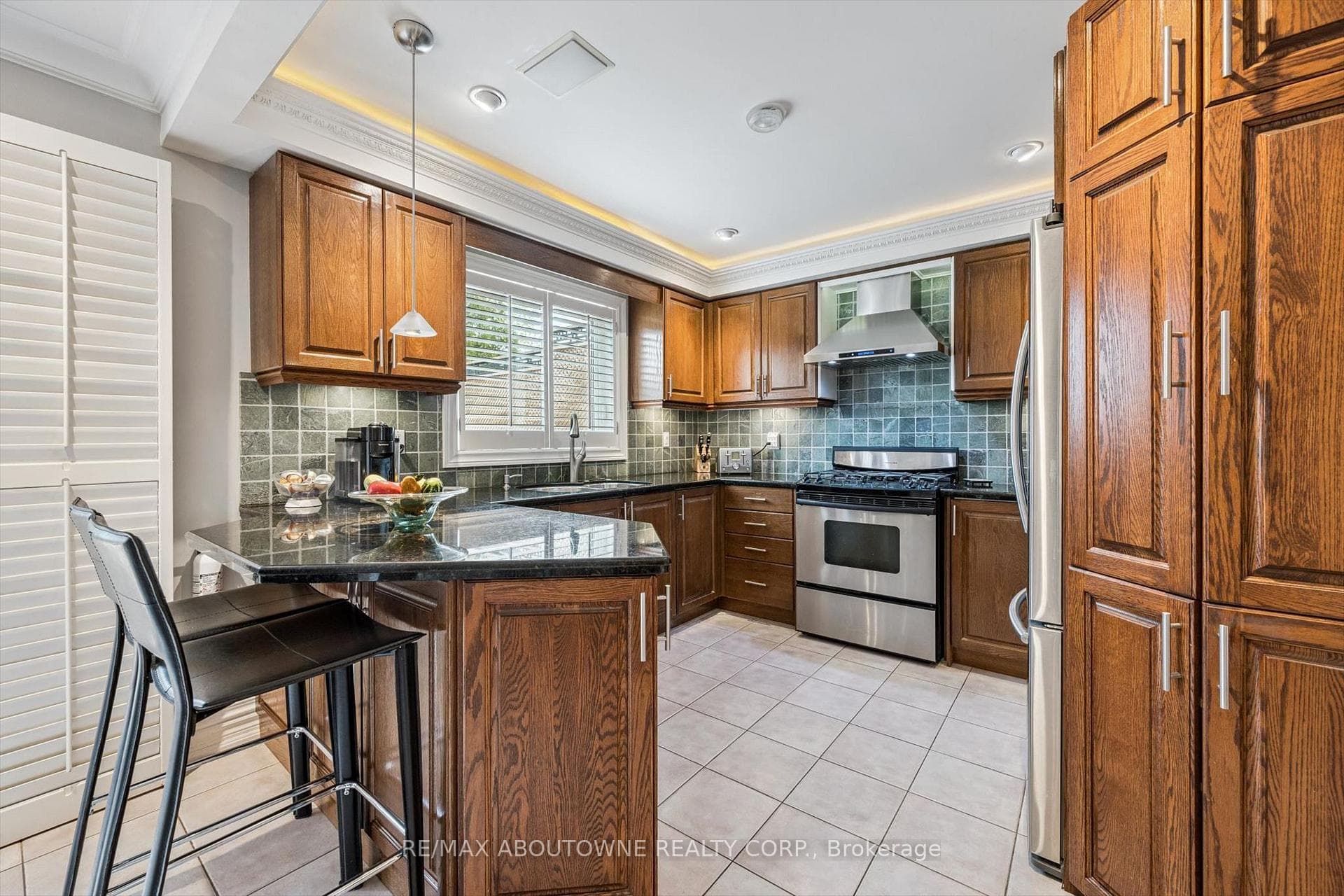 154 Howell Road - Detached photo 8 of 50 in Oakville, Ontario