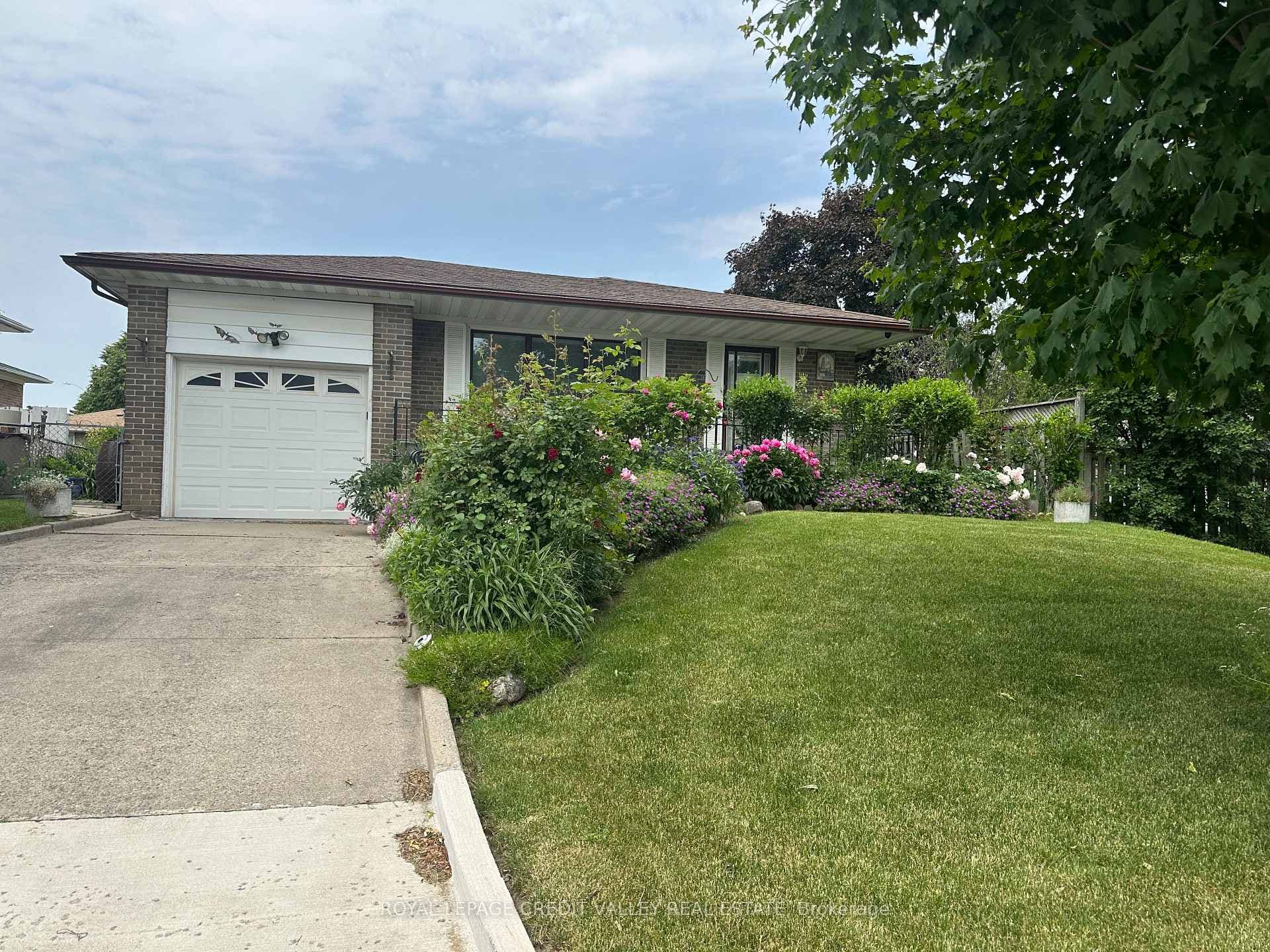 82 Terra Cotta Crescent - home for sale in Brampton, Ontario