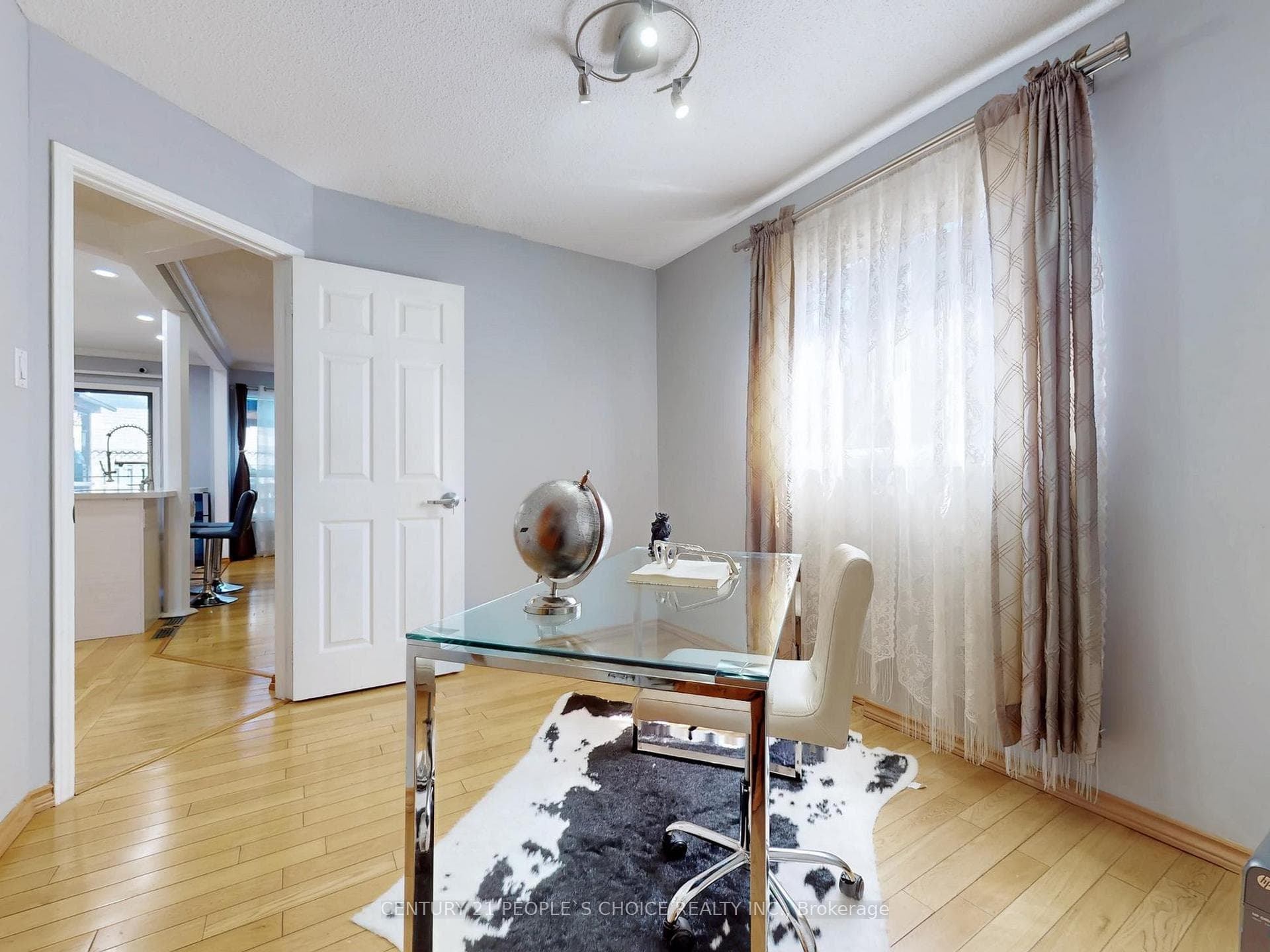 5992 Ladyburn Crescent - Detached photo 18 of 50 in Mississauga, Ontario