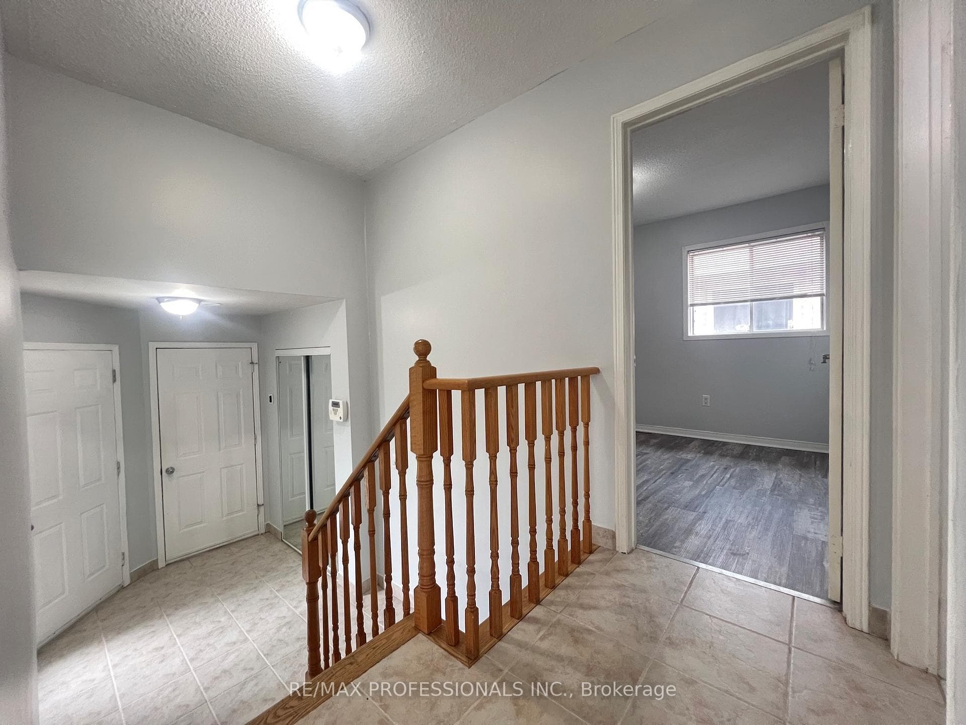 110 Springview Drive - Detached photo 4 of 40 in Brampton, Ontario