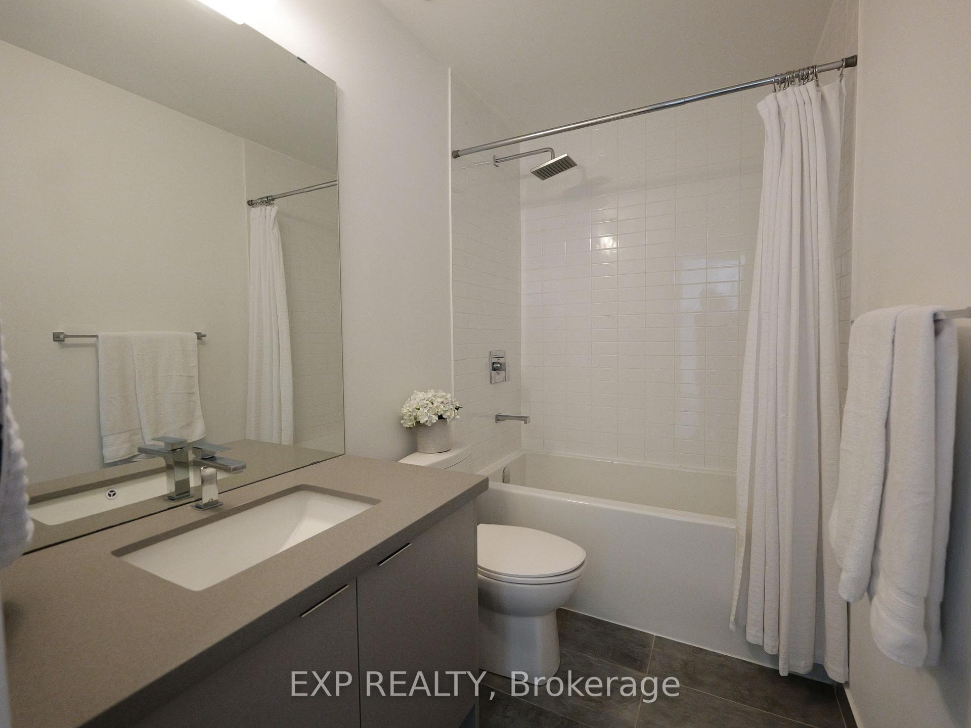2481 Taunton Road Unit 401 - Condo photo 17 of 23 in Oakville, Ontario