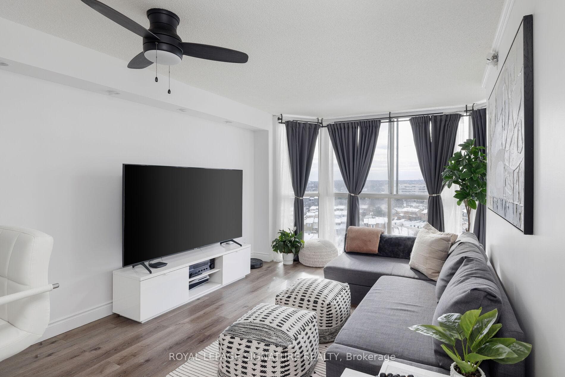 880 Dundas Street Unit 909 - Condo photo 1 of 25 in Mississauga, Ontario
