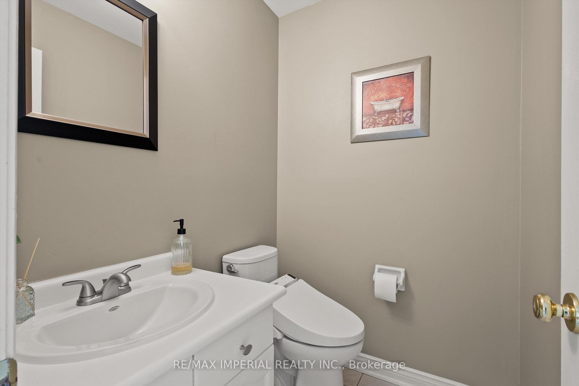 2044 Schoolmaster Circle - Detached photo 17 of 45 in Oakville, Ontario