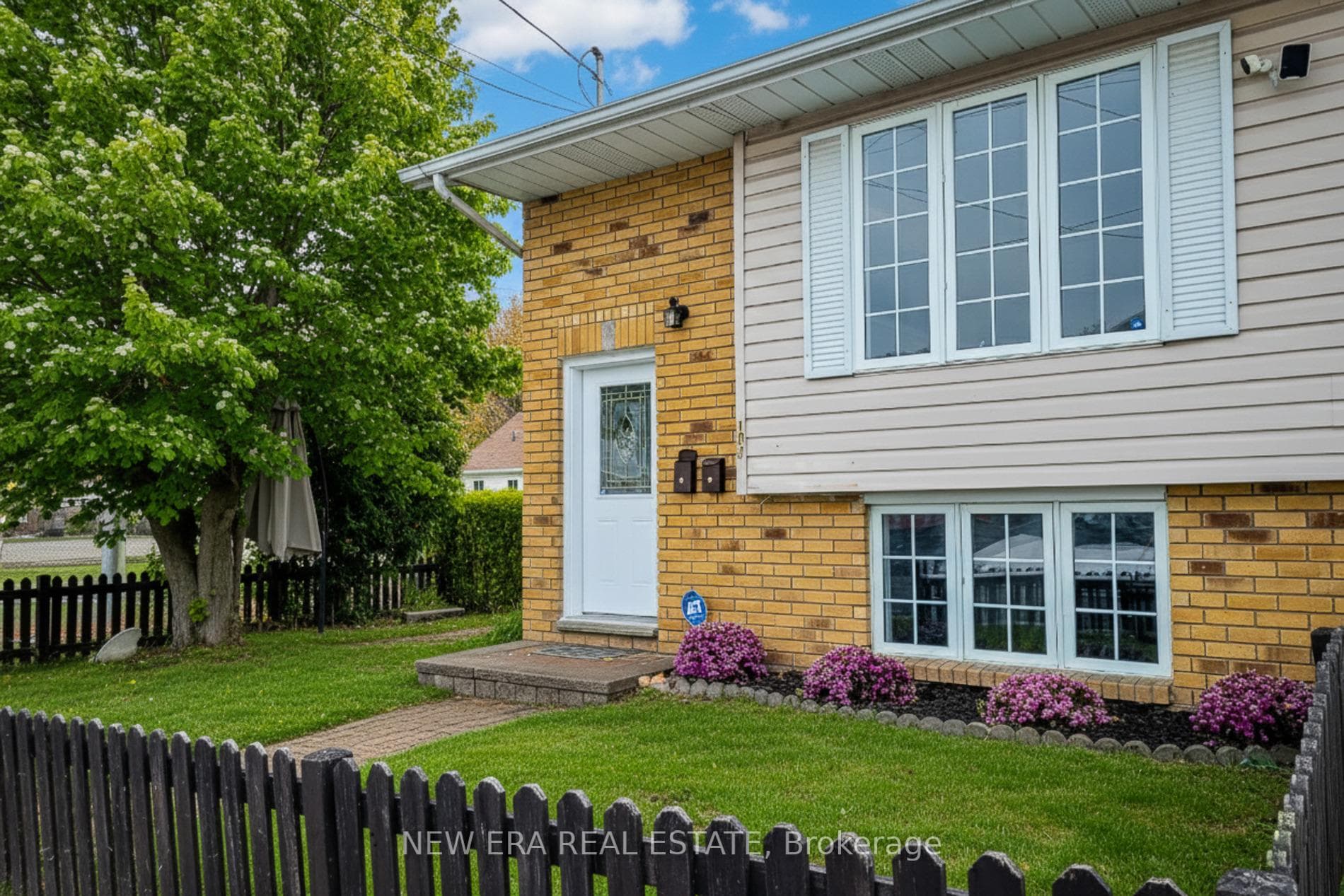 103 Vine Street - home for sale in St. Catharines, Ontario