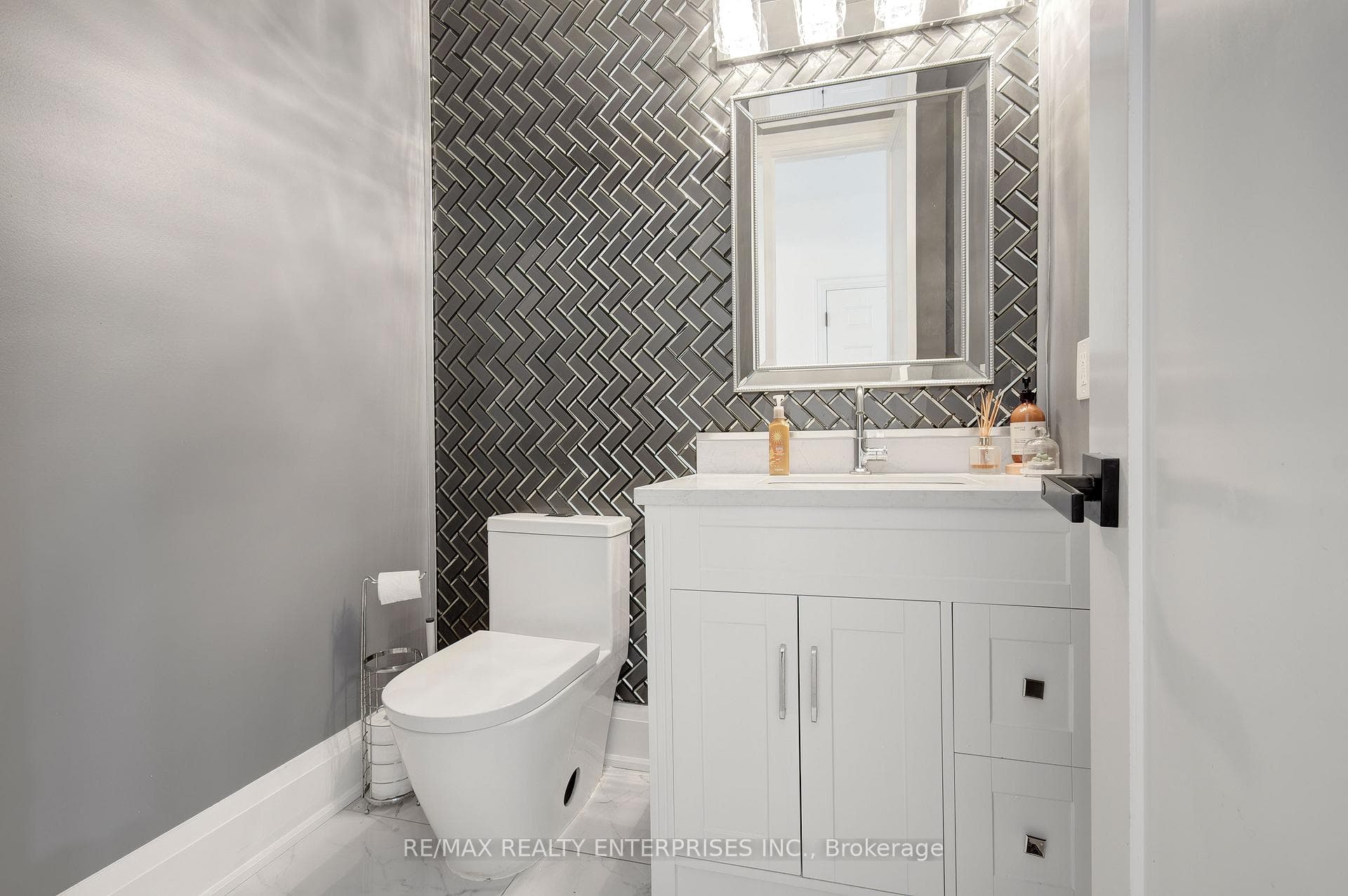 193 Teddington Place - Detached photo 7 of 50 in Burlington, Ontario