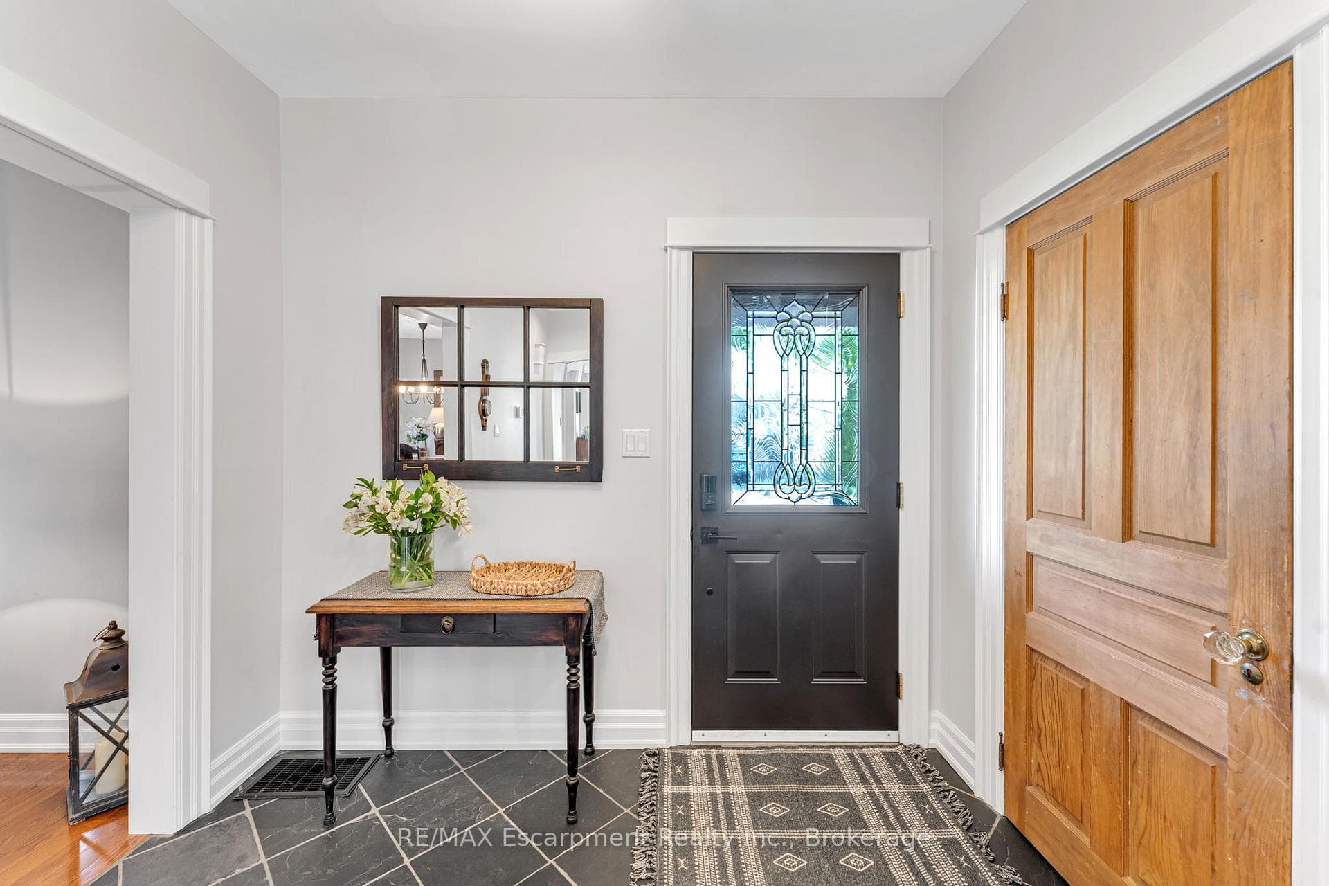 546 HURD Avenue - Detached photo 5 of 46 in Burlington, Ontario