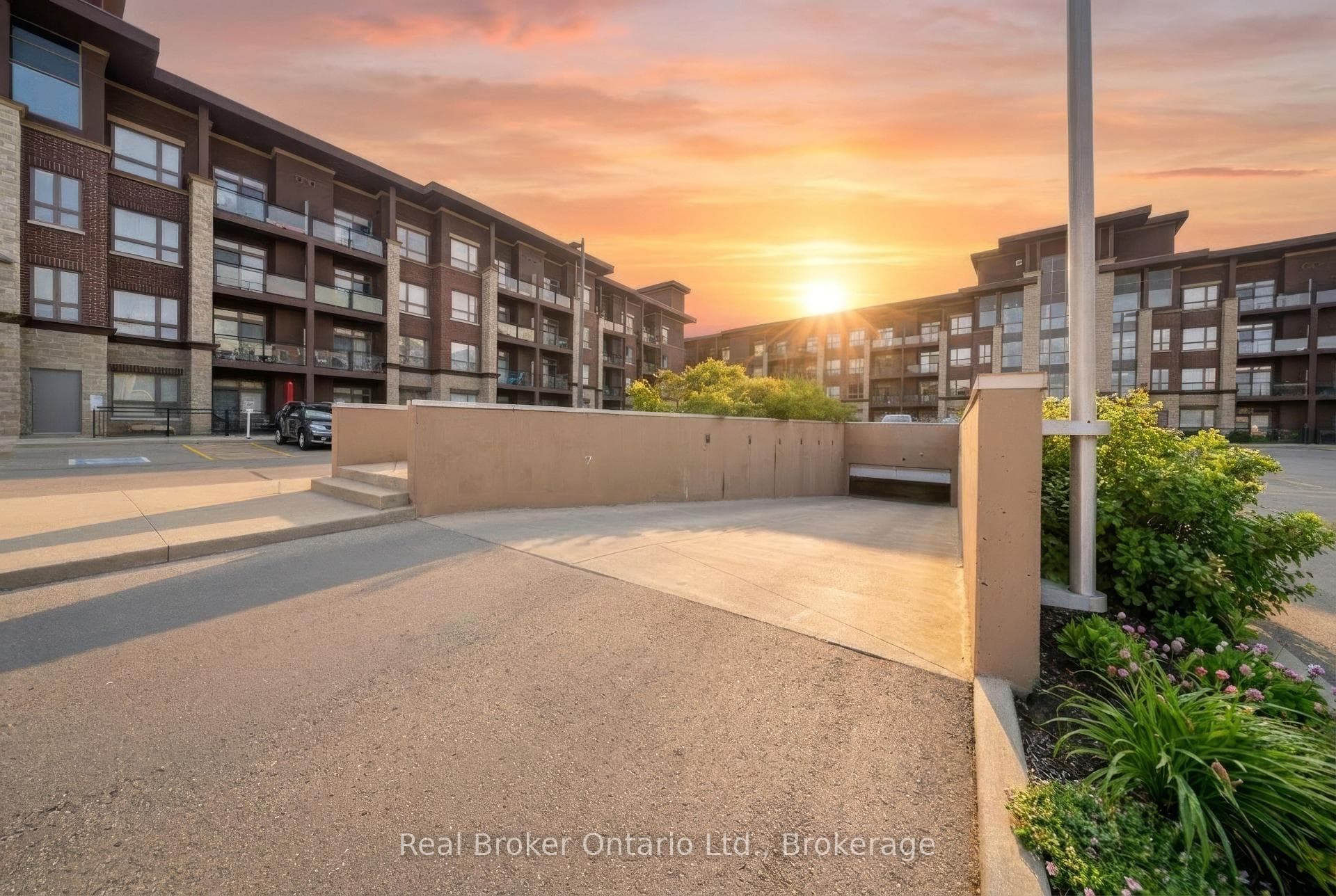 5010 Corporate Drive Unit 109 - Condo photo 32 of 38 in Burlington, Ontario