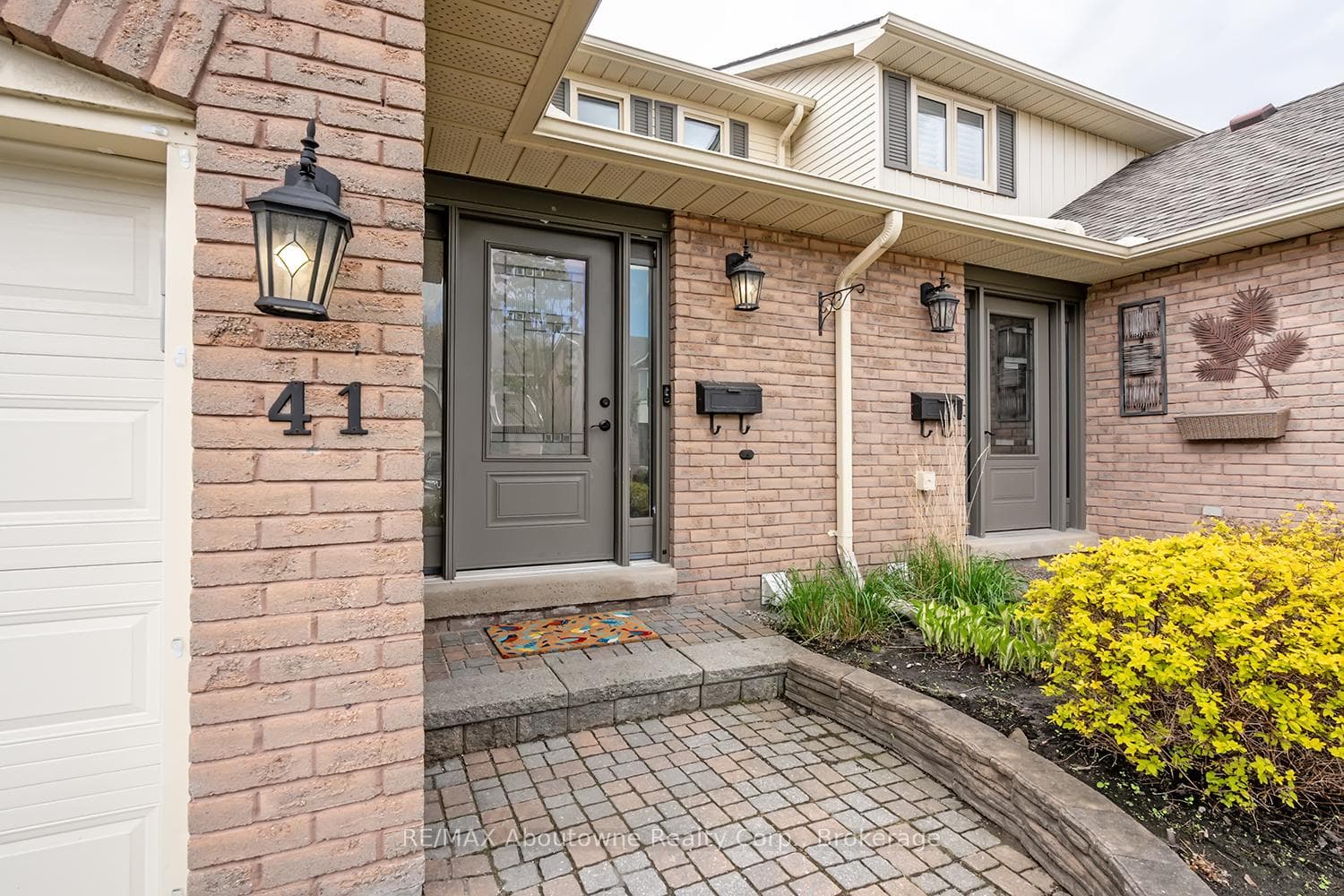 2470 Headon Forest Drive Unit 41 - Condo photo 2 of 42 in Burlington, Ontario