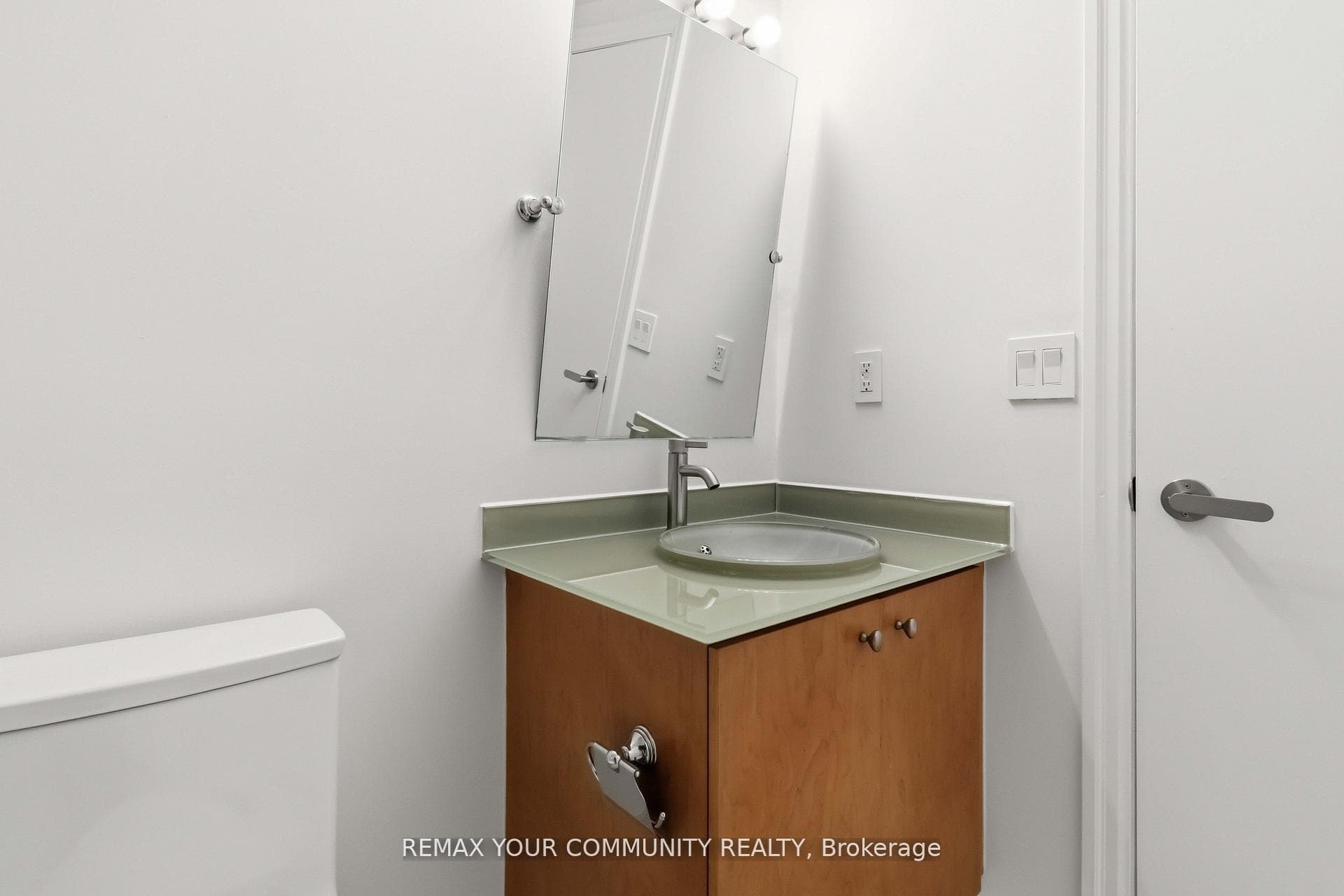 8 Scollard Street Unit 606 - Condo photo 27 of 37 in Annex / Yorkville / Summerhill, Ontario
