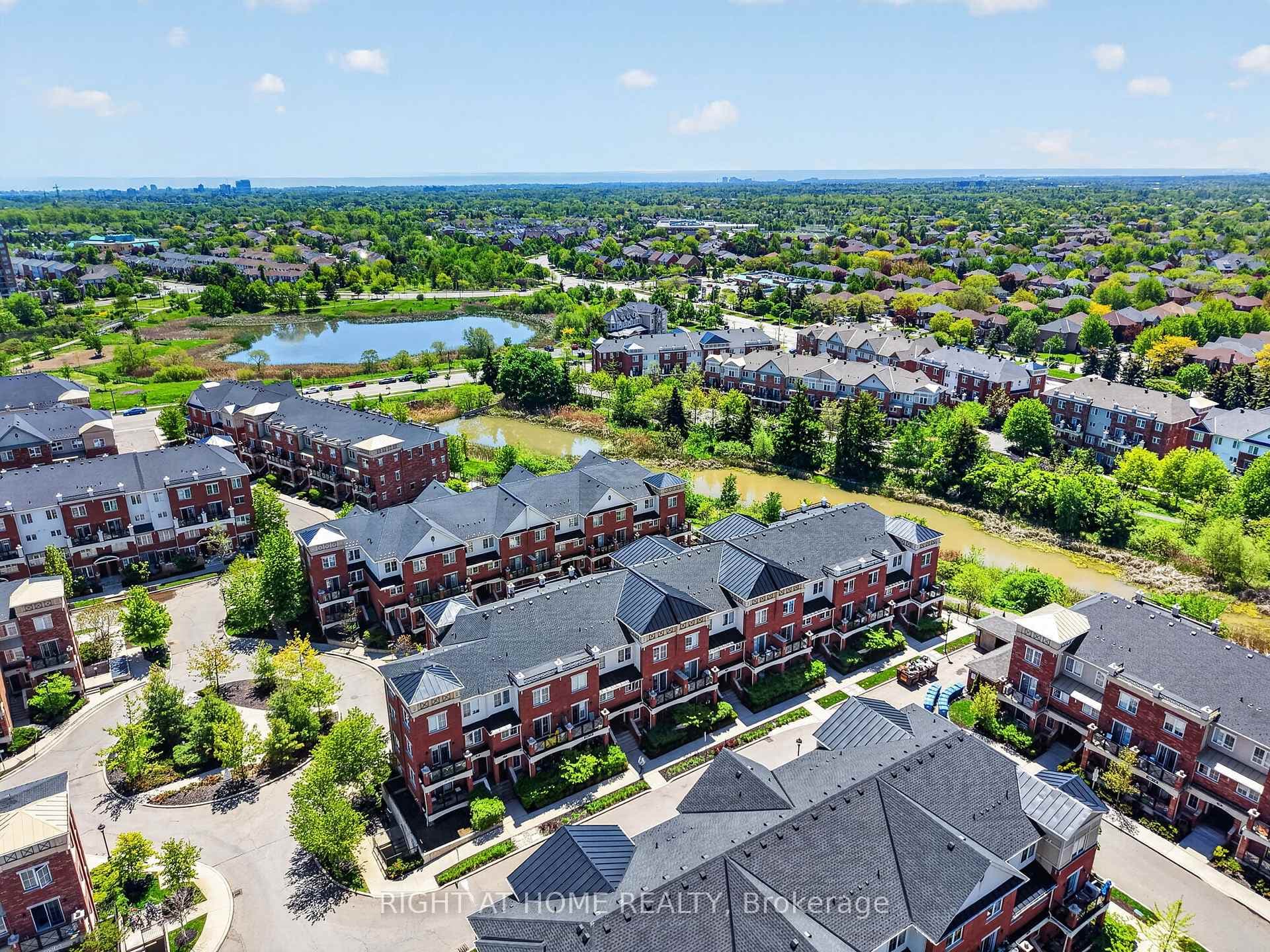 2480 Post Road Unit 26 - Condo photo 2 of 38 in Oakville, Ontario