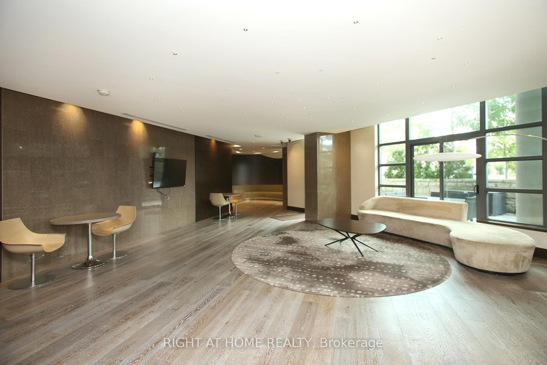 35 Brian Peck Crescent Unit 303 - Condo photo 9 of 22 in Flemingdon Park / Don Mills, Ontario
