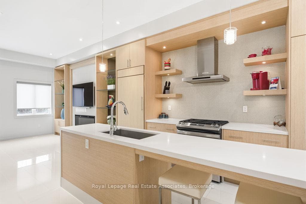 228 Vellwood Common - home for sale in Oakville, Ontario