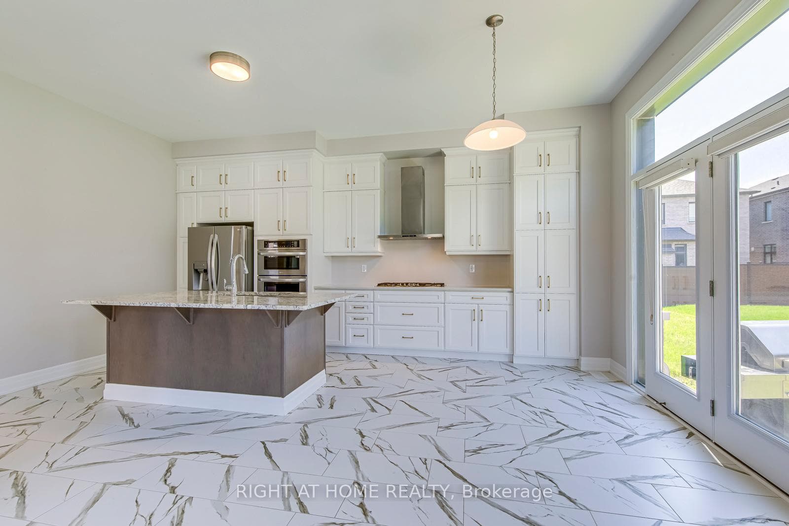 1387 Aymond Crescent - Detached photo 8 of 26 in Oakville, Ontario